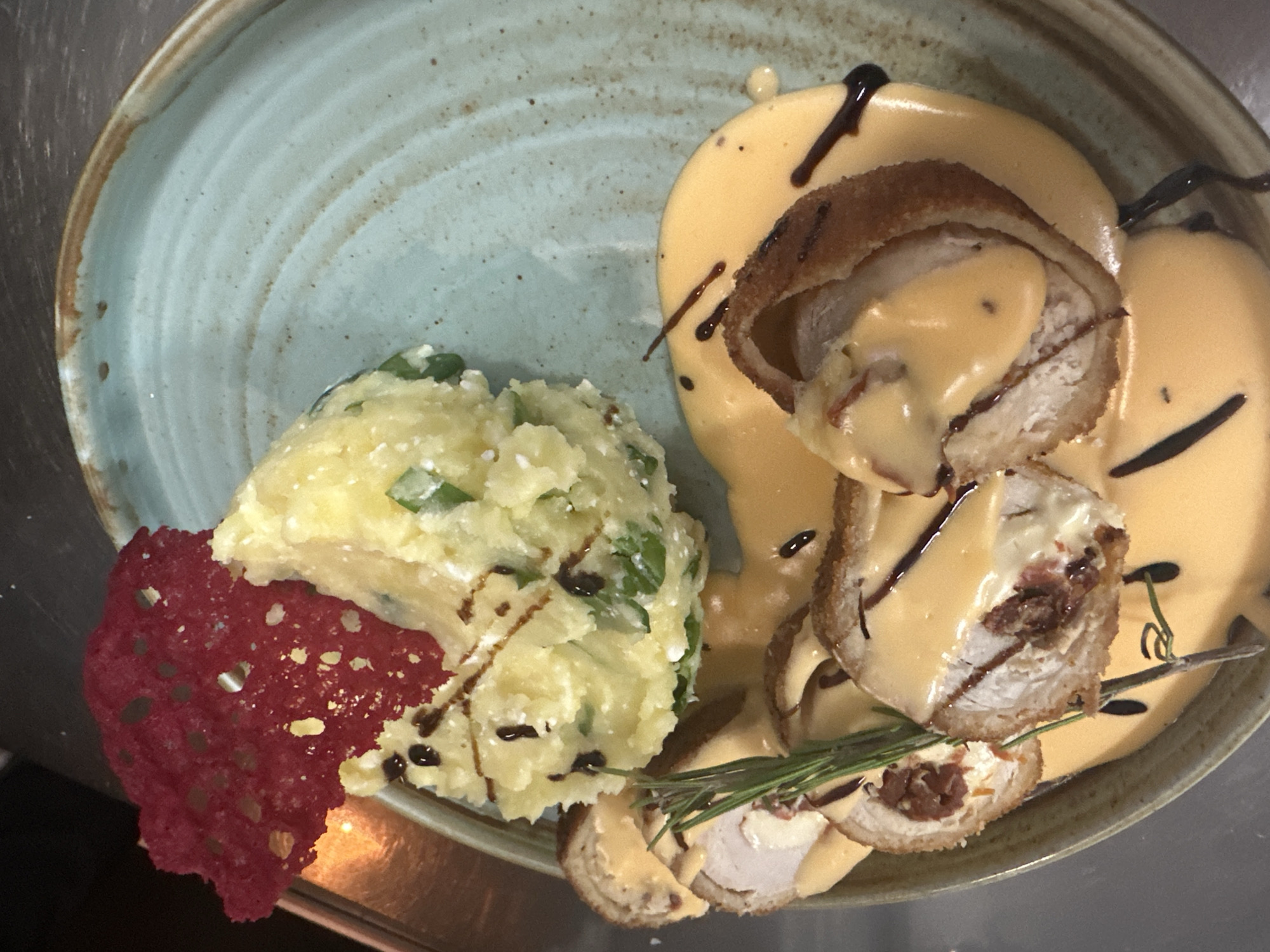 Meal documented at Razlog restaurant, mashed potatoes and rolls served