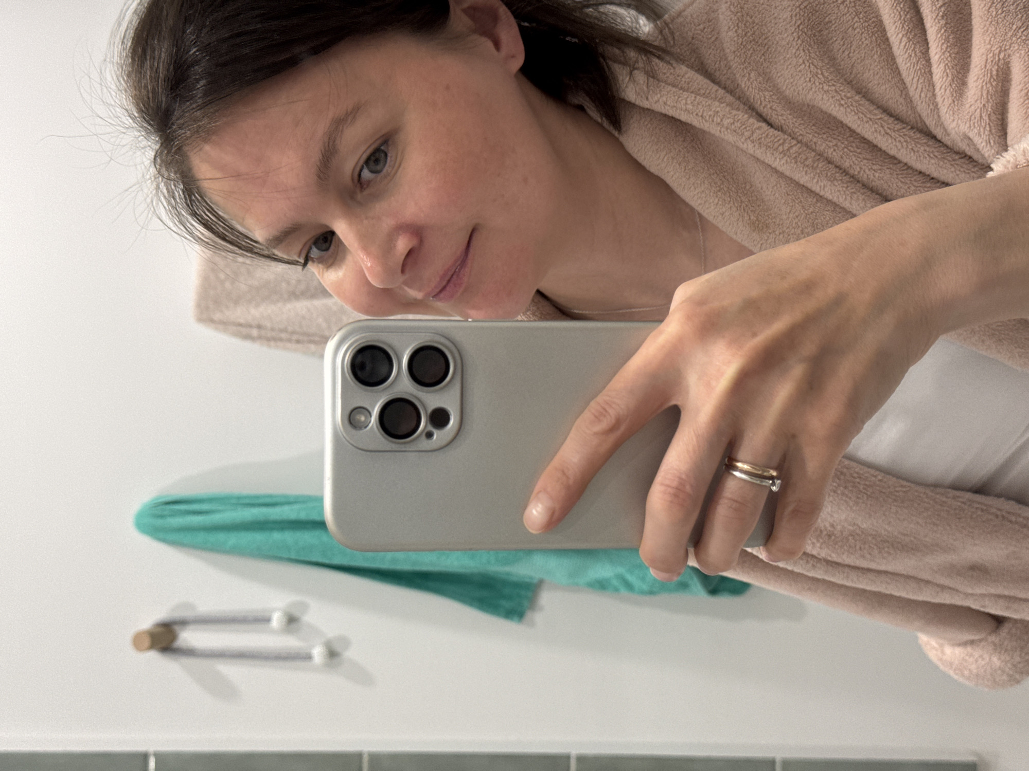 Woman documents evening routine with selfies in Izhevsk apartment