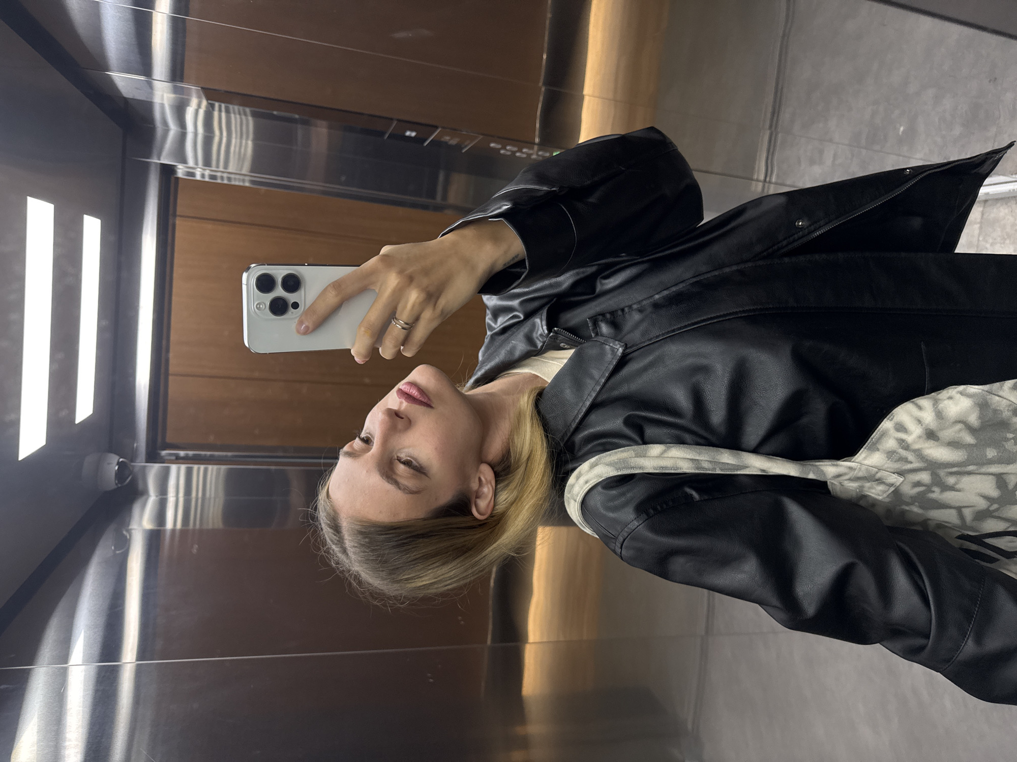 Woman documents morning routine: elevator selfies, flower arranging