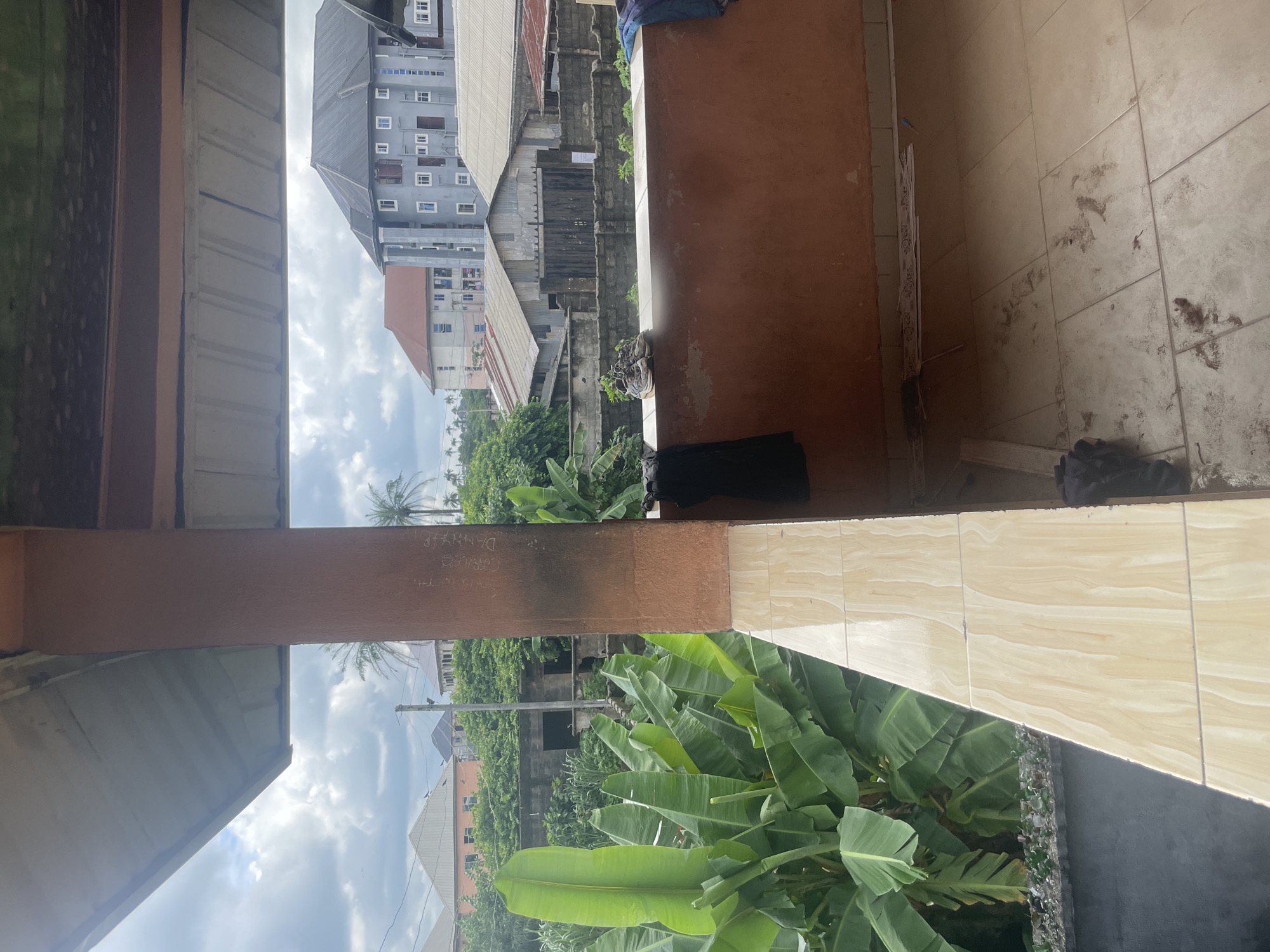Everyday life in and around a residential building in Ihiagwa