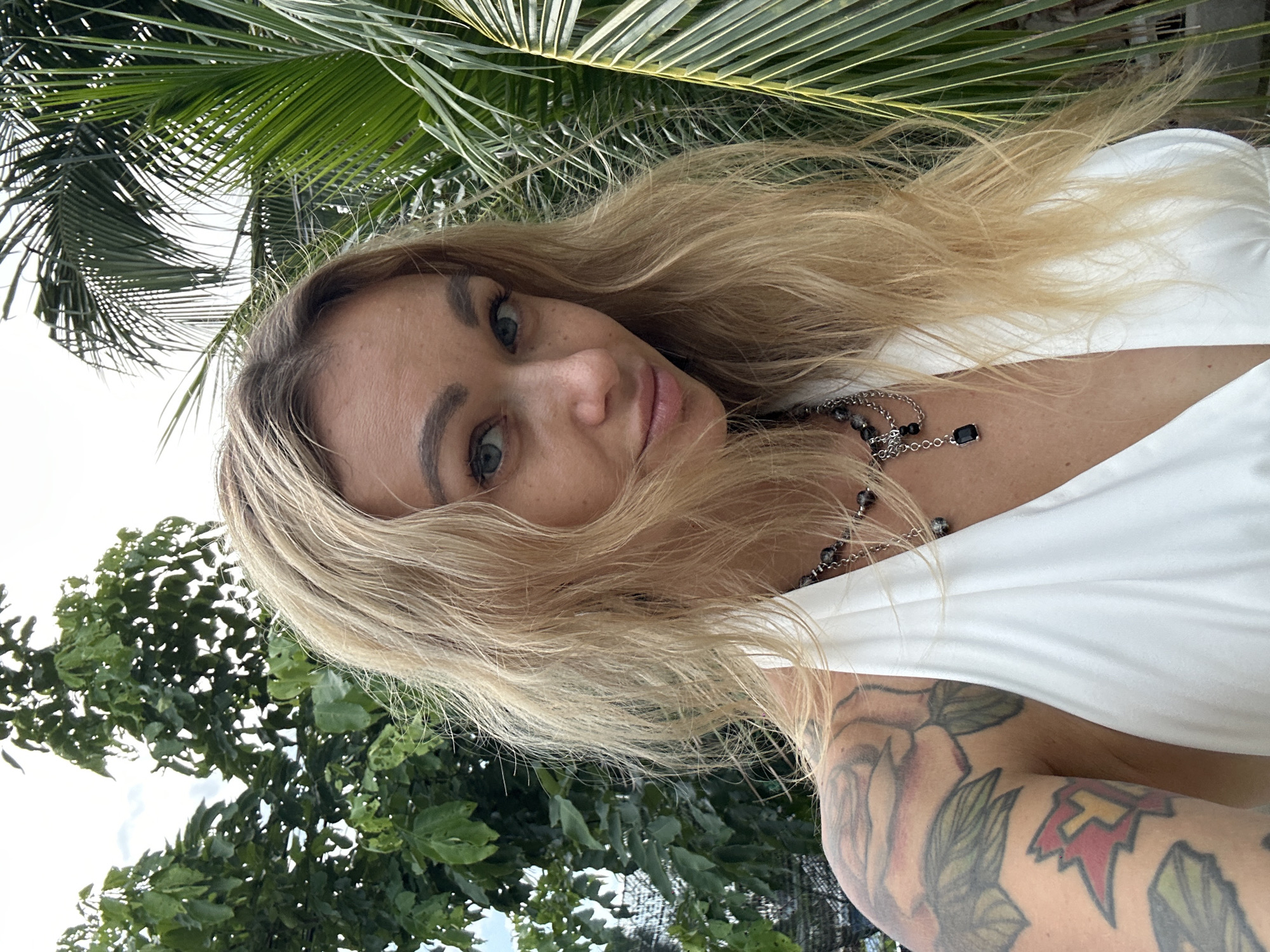 Tourist takes selfies in Mũi Né garden area