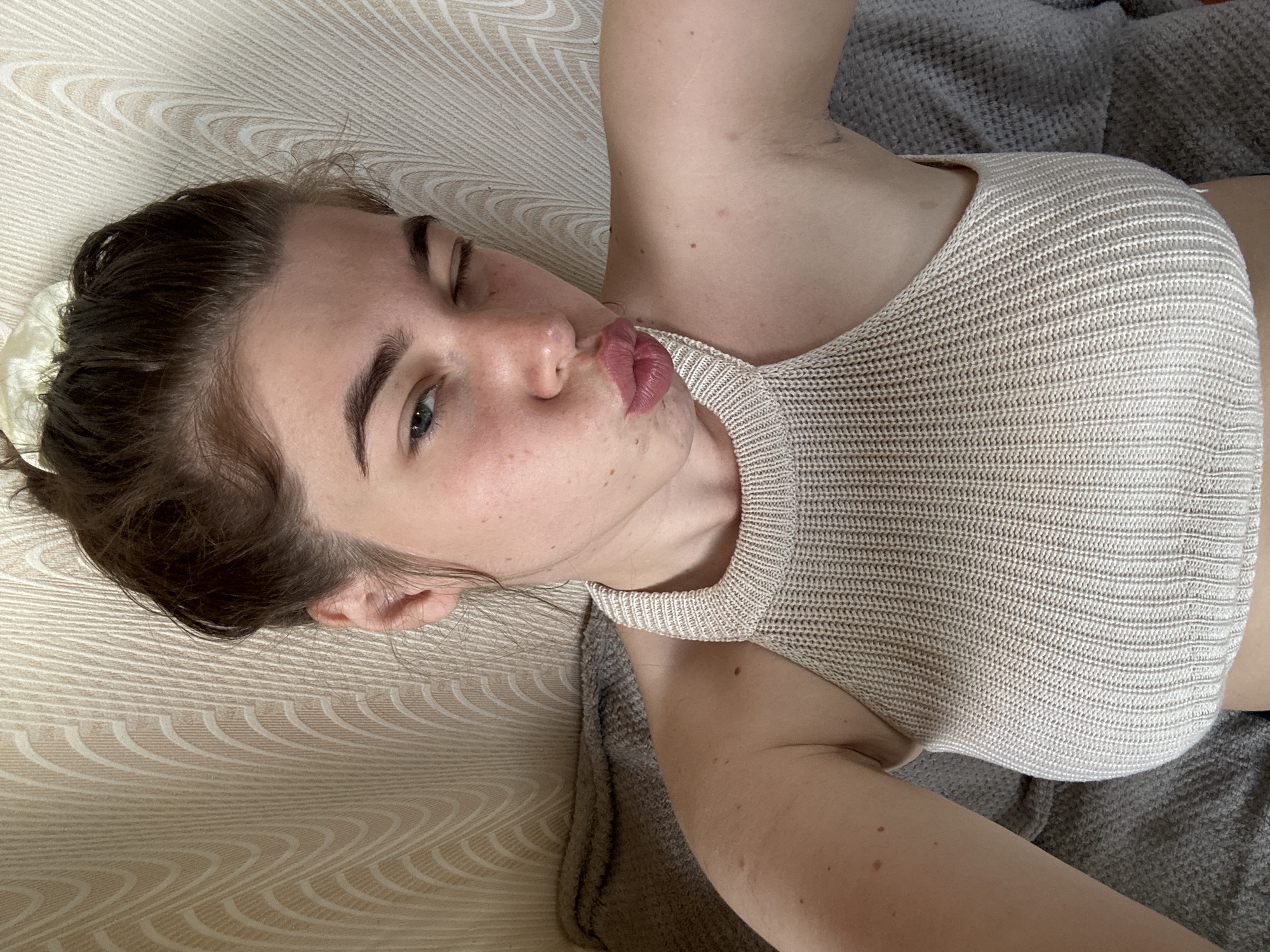 Morning bedroom selfie session in Mещёры, Russia