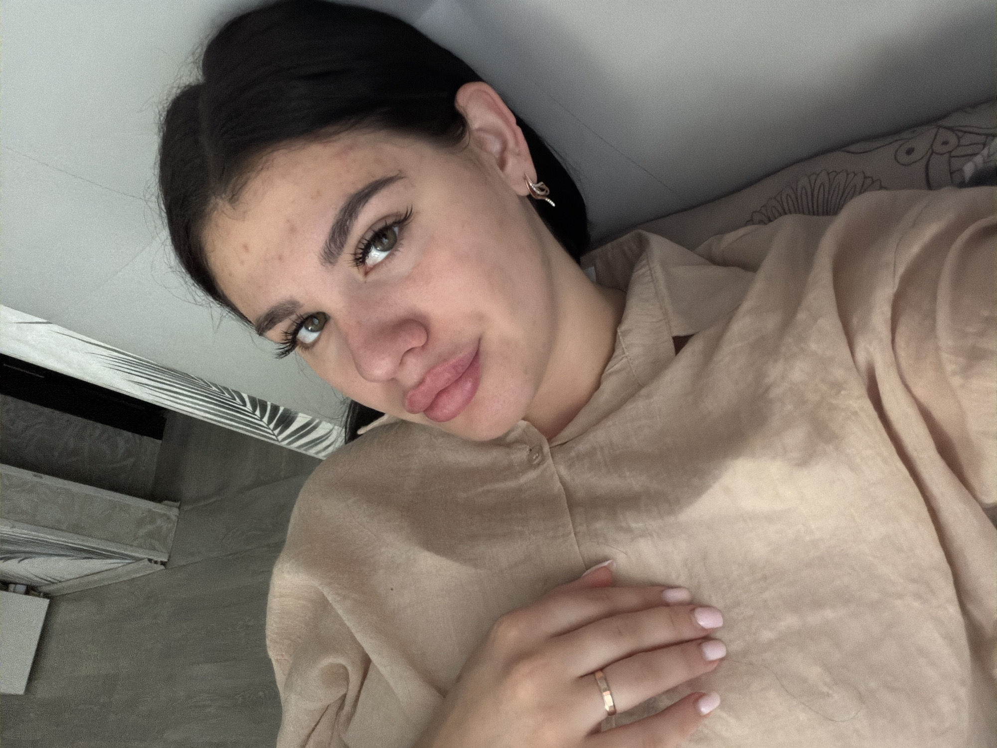 Lazy afternoon selfies on a grey couch in Фоки