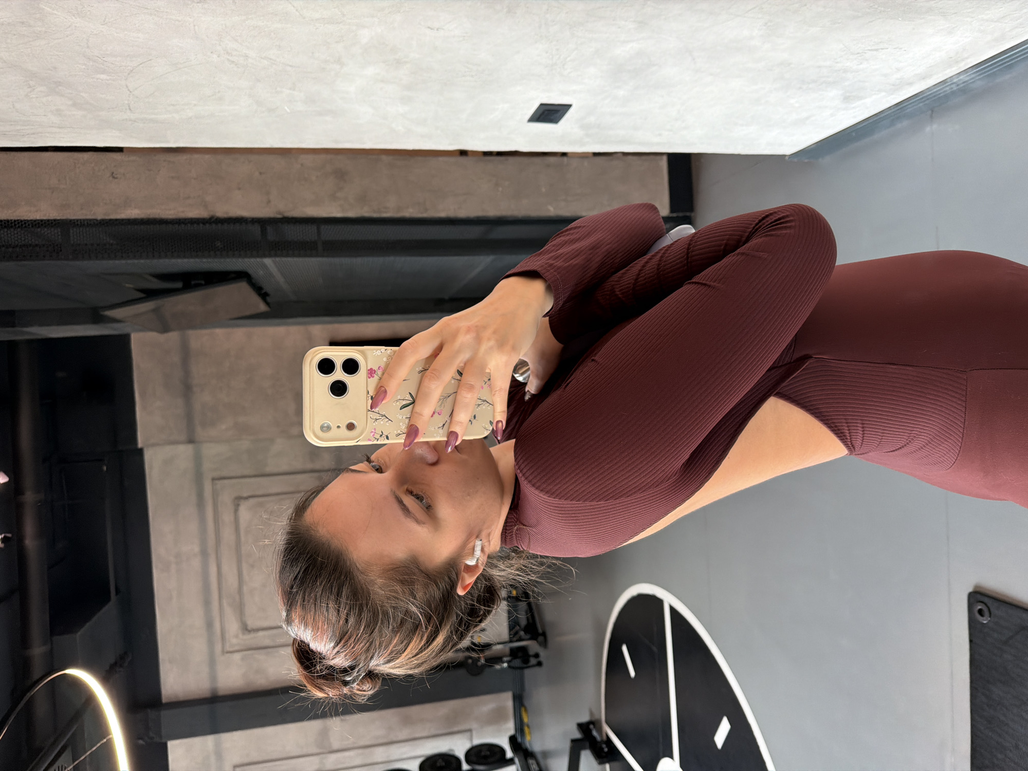 Woman takes gym selfies in Belgrade fitness studio