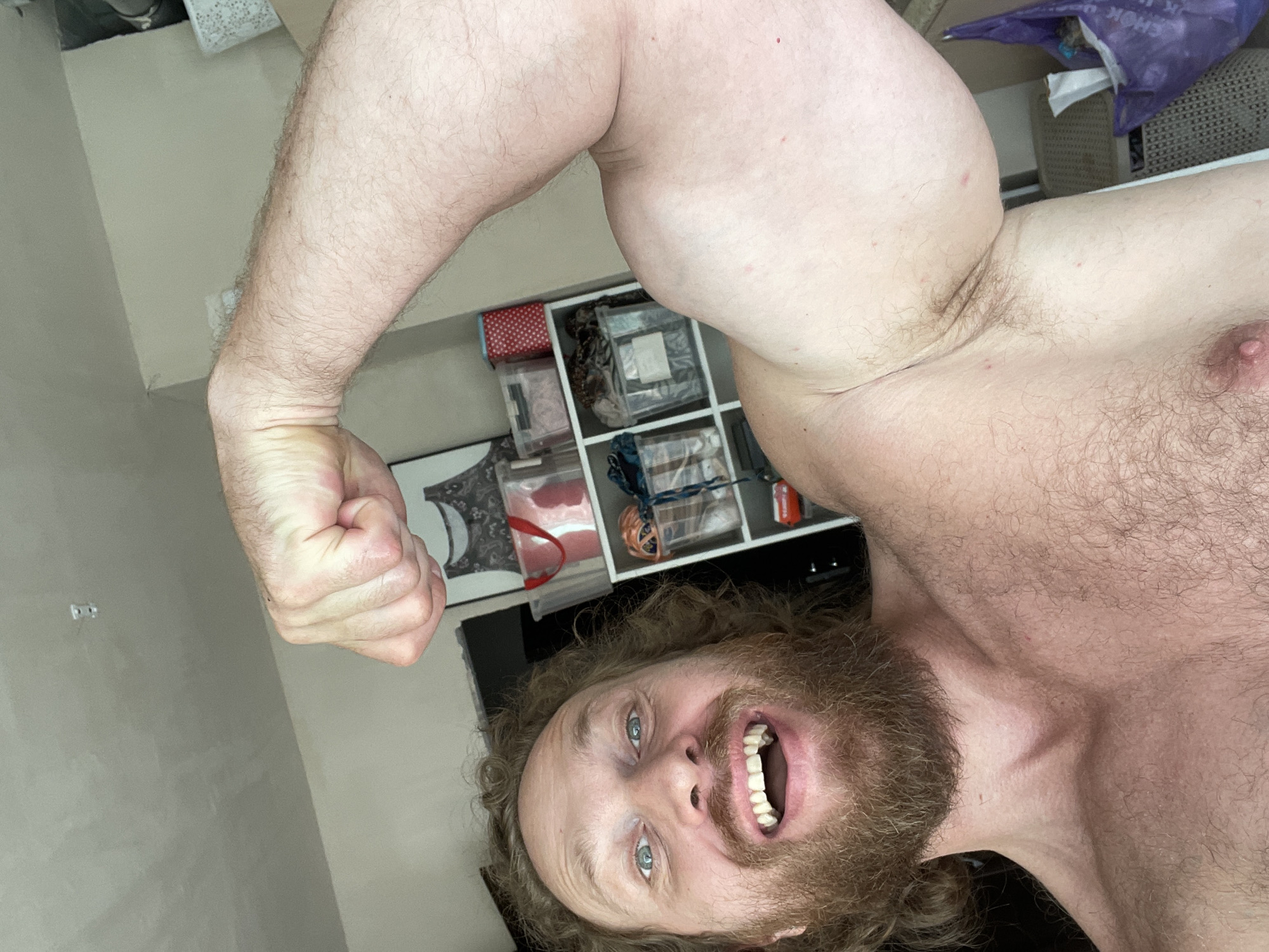 Flexing at home in Kornevo, two angles, one minute apart
