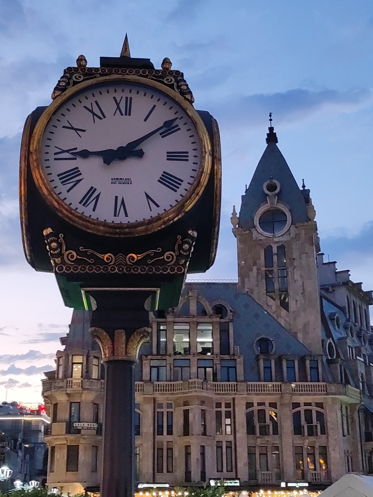 Evening stroll through Batumi's landmark-packed city center