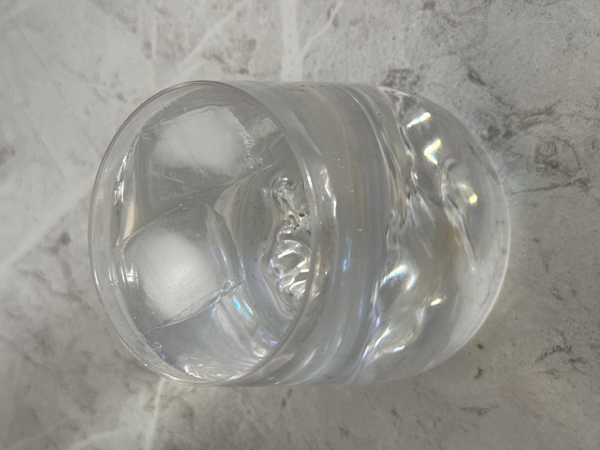 Ice water and beads: quiet close-up moments in Lyubertsy