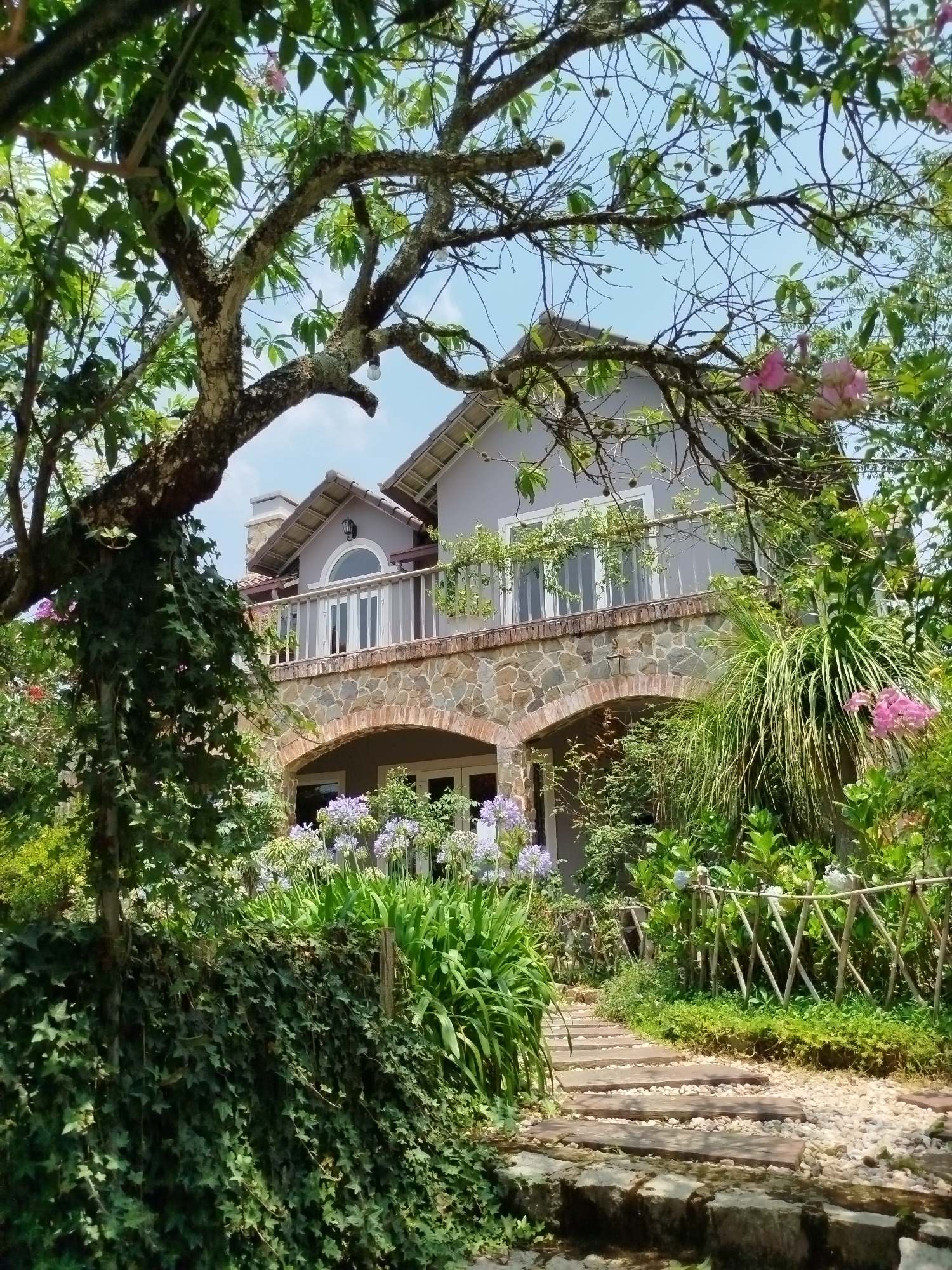 Tourist documents European-style buildings and gardens in Đà Lạt