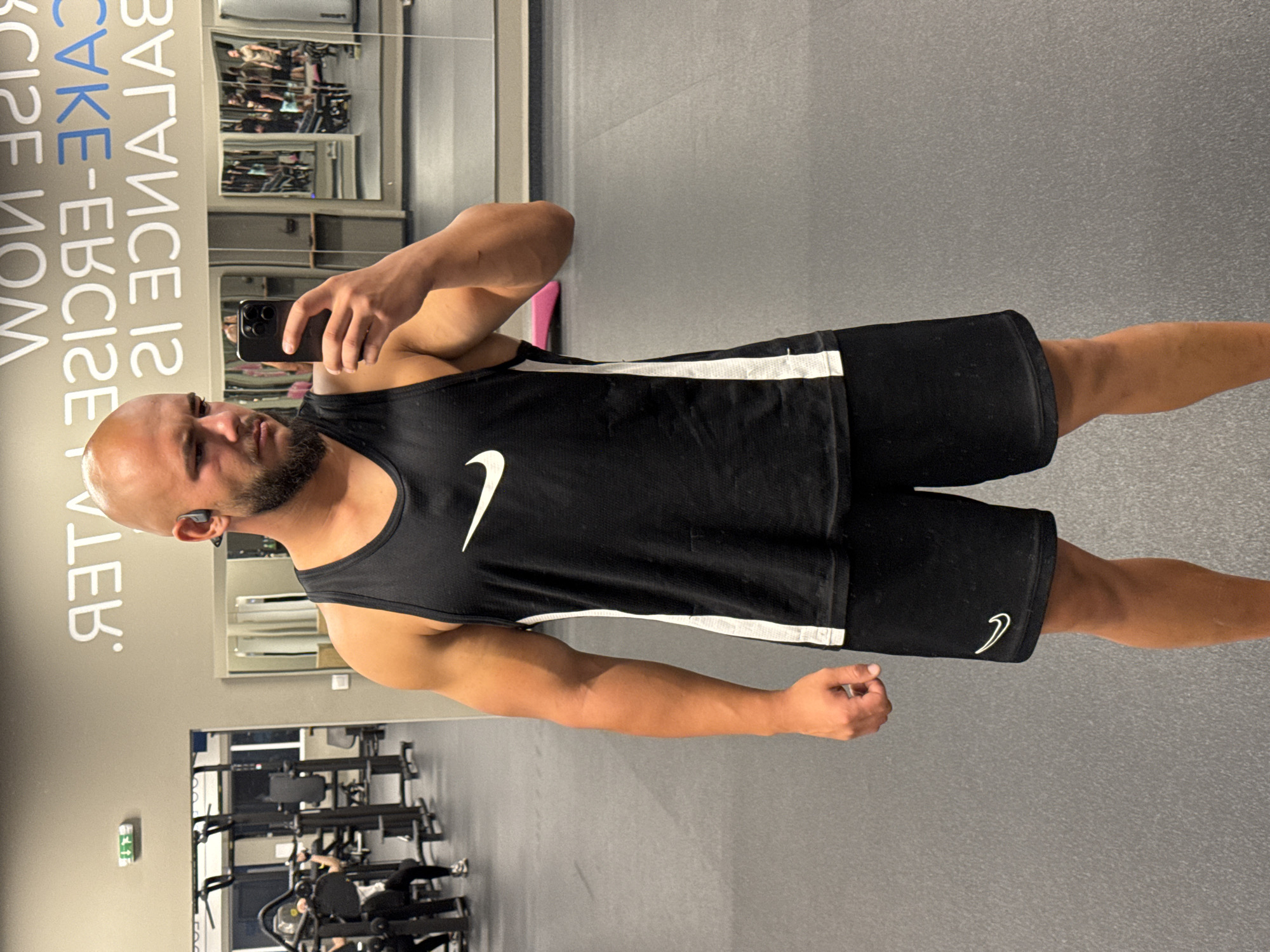 Gym selfie moment in Sofia, mid-workout.