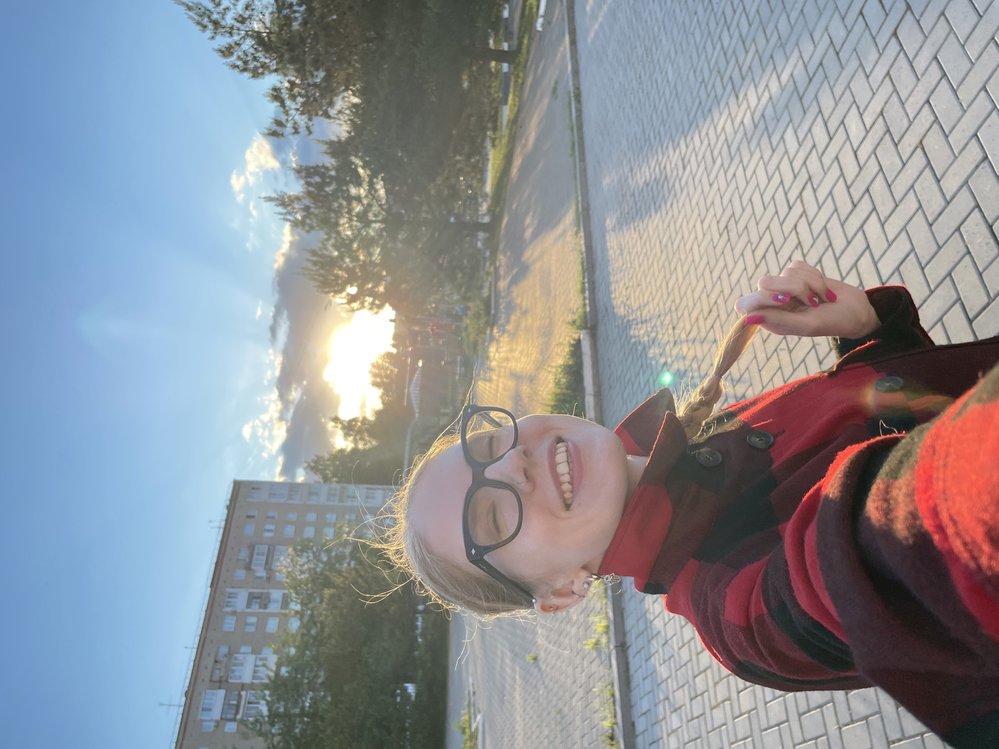 Casual afternoon moments documented across Izhevsk, Russia