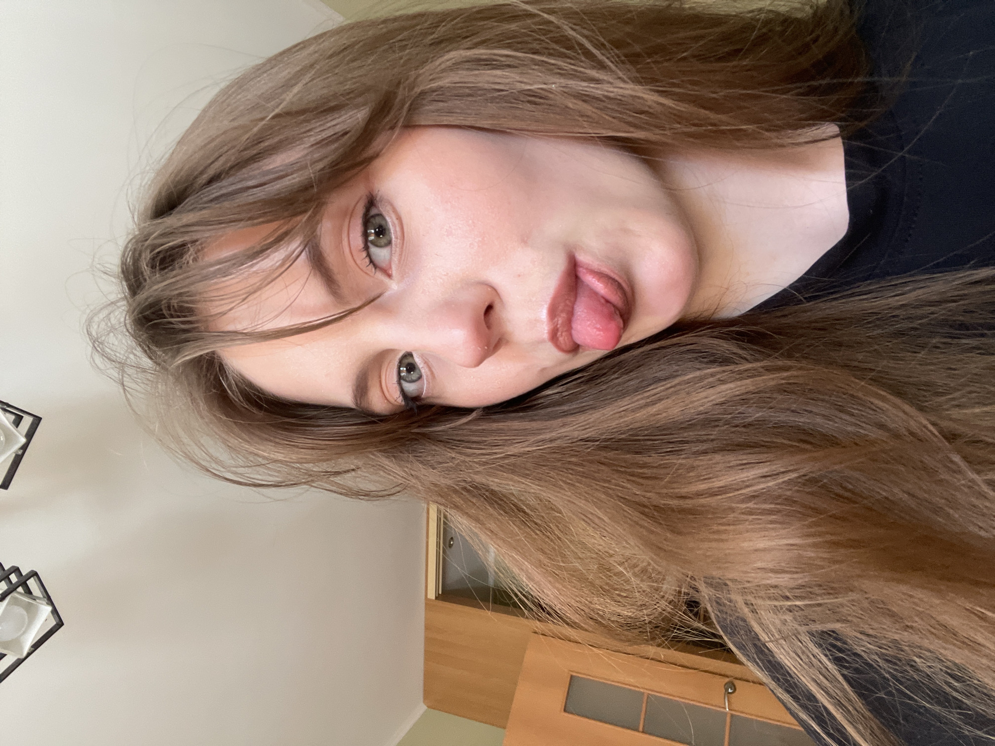 Woman documents morning routine in Ufa bedroom