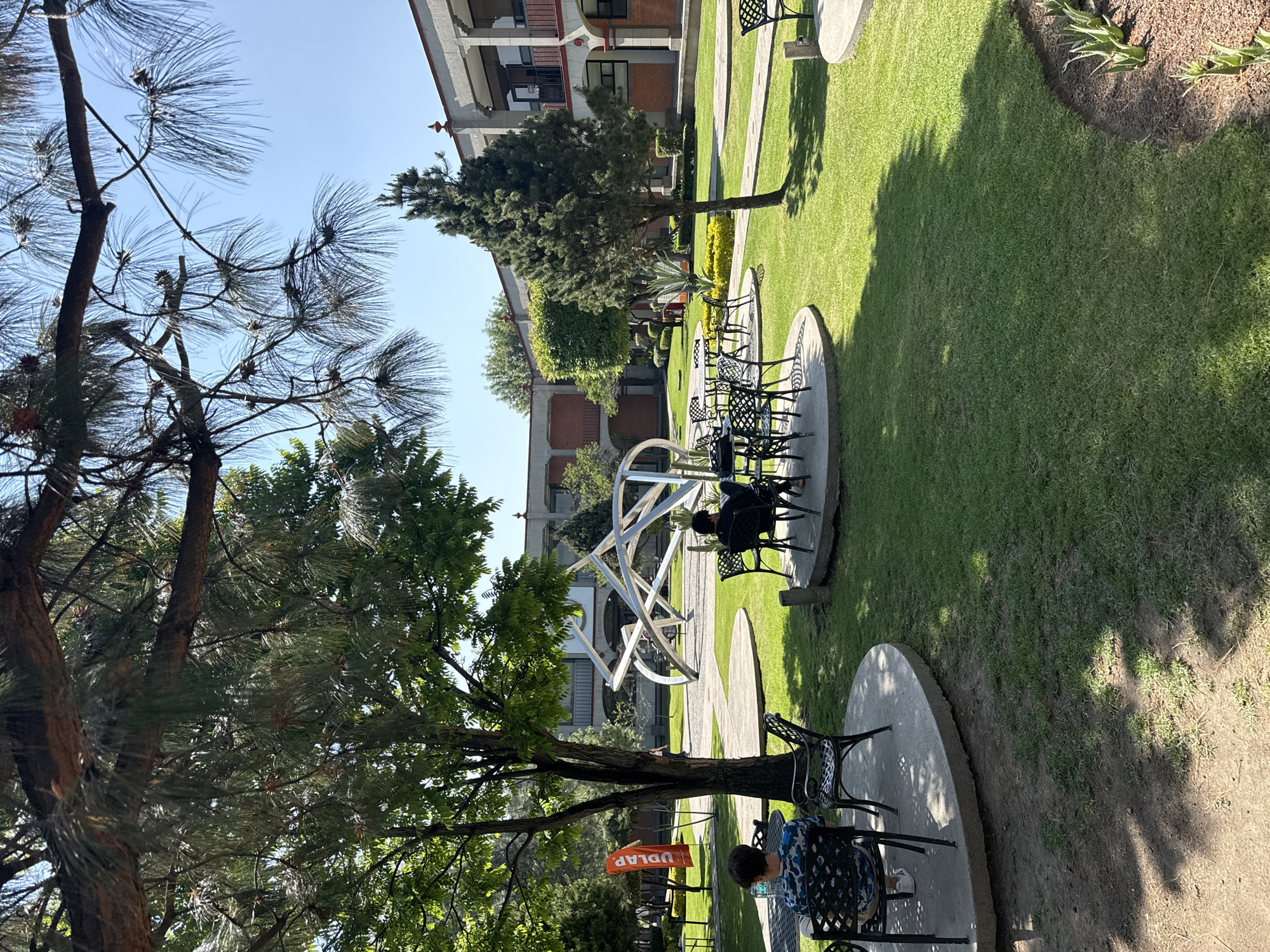 Quiet afternoon moments captured in San Andrés Cholula gardens