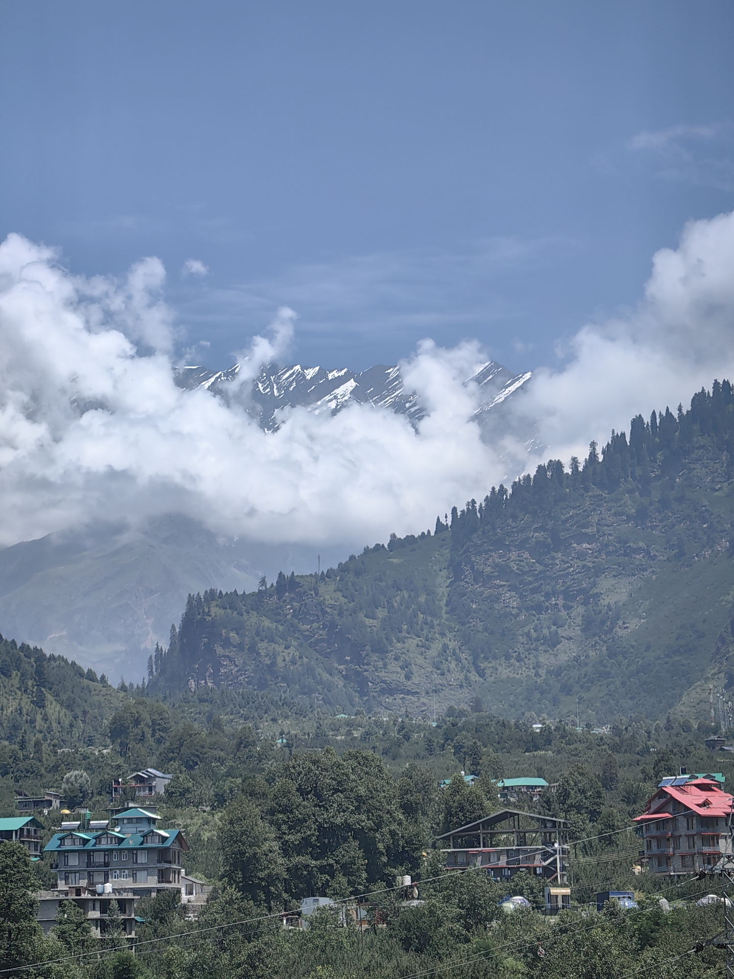 Mountain road life in the Kullu valley, Himachal Pradesh