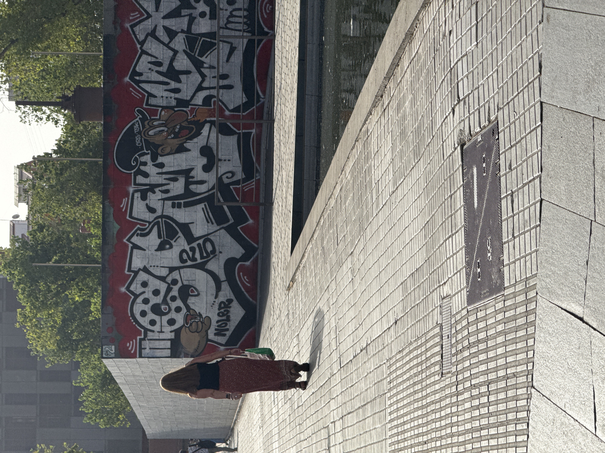 Summer morning street scenes and selfies in central Barcelona