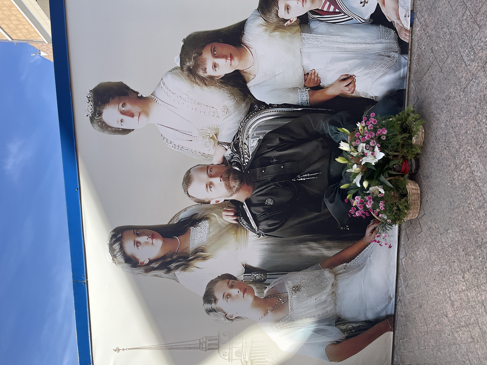 Morning walkthrough documents Ulyanovsk landmarks and Easter displays
