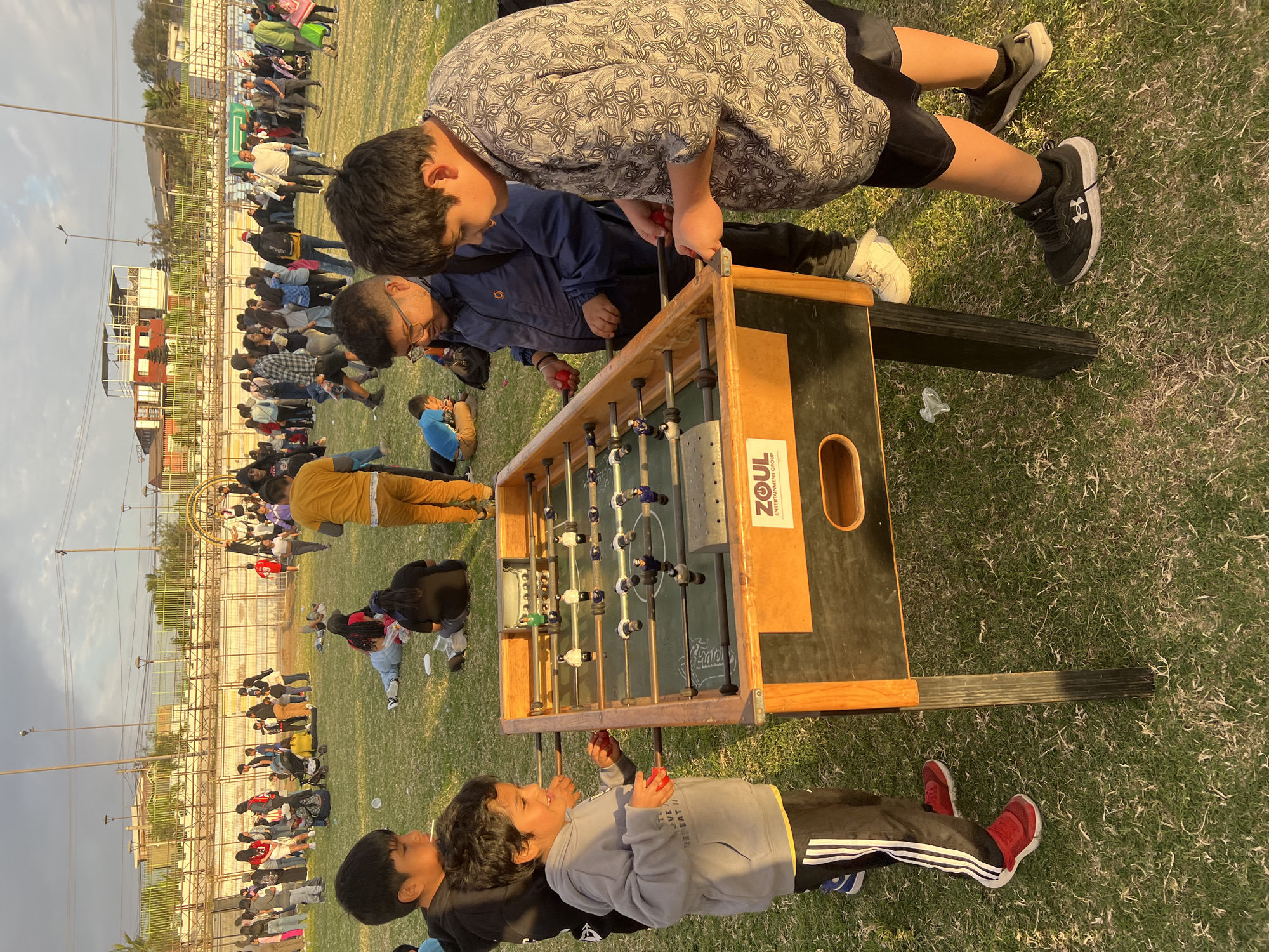 Kids and teens out on a grassy field in Arica