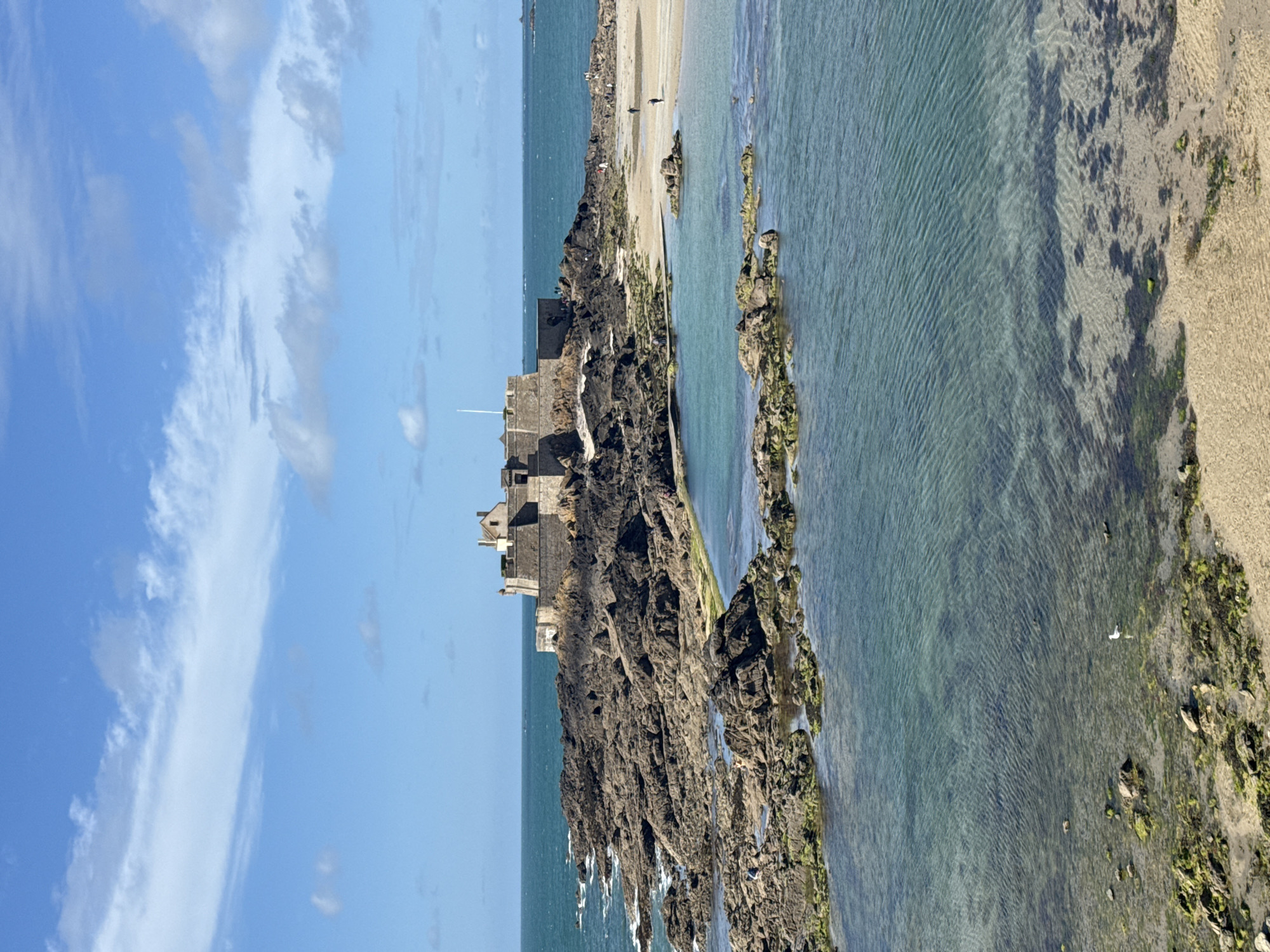 Tourist captures Saint-Malo's historic sites during 20-minute afternoon walk
