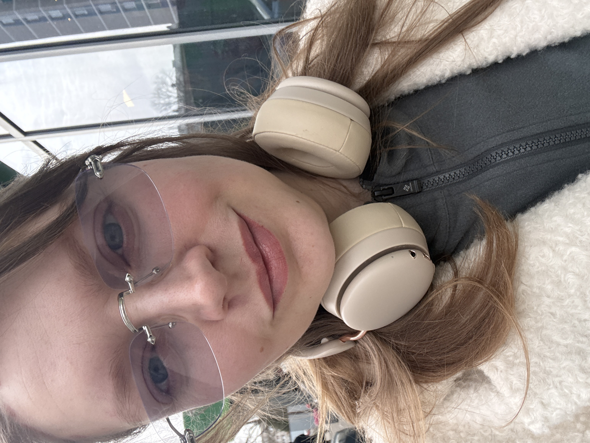 Woman with headphones spotted in Izhevsk