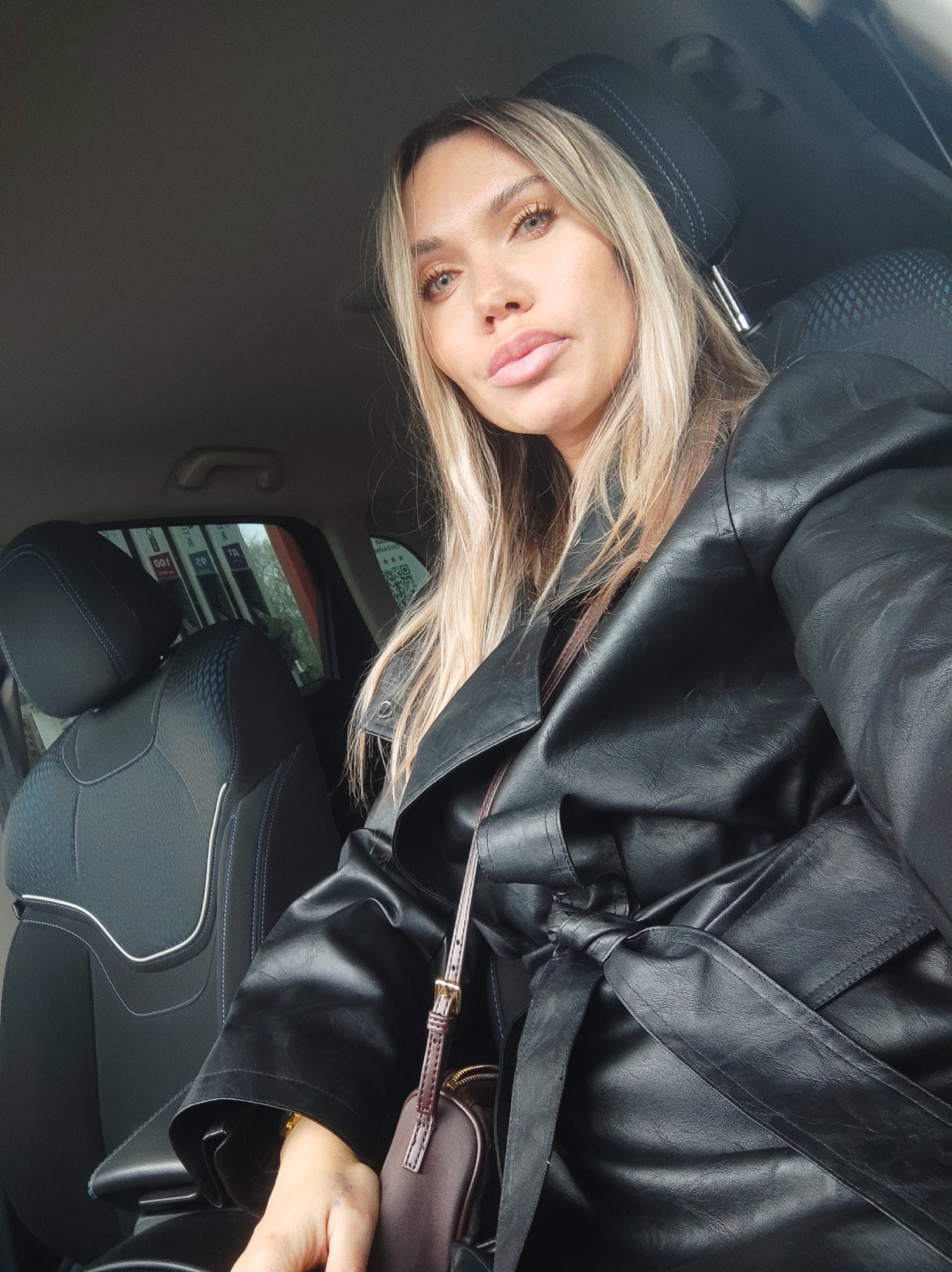 Woman with child seat spotted at gas station in Votkinsk
