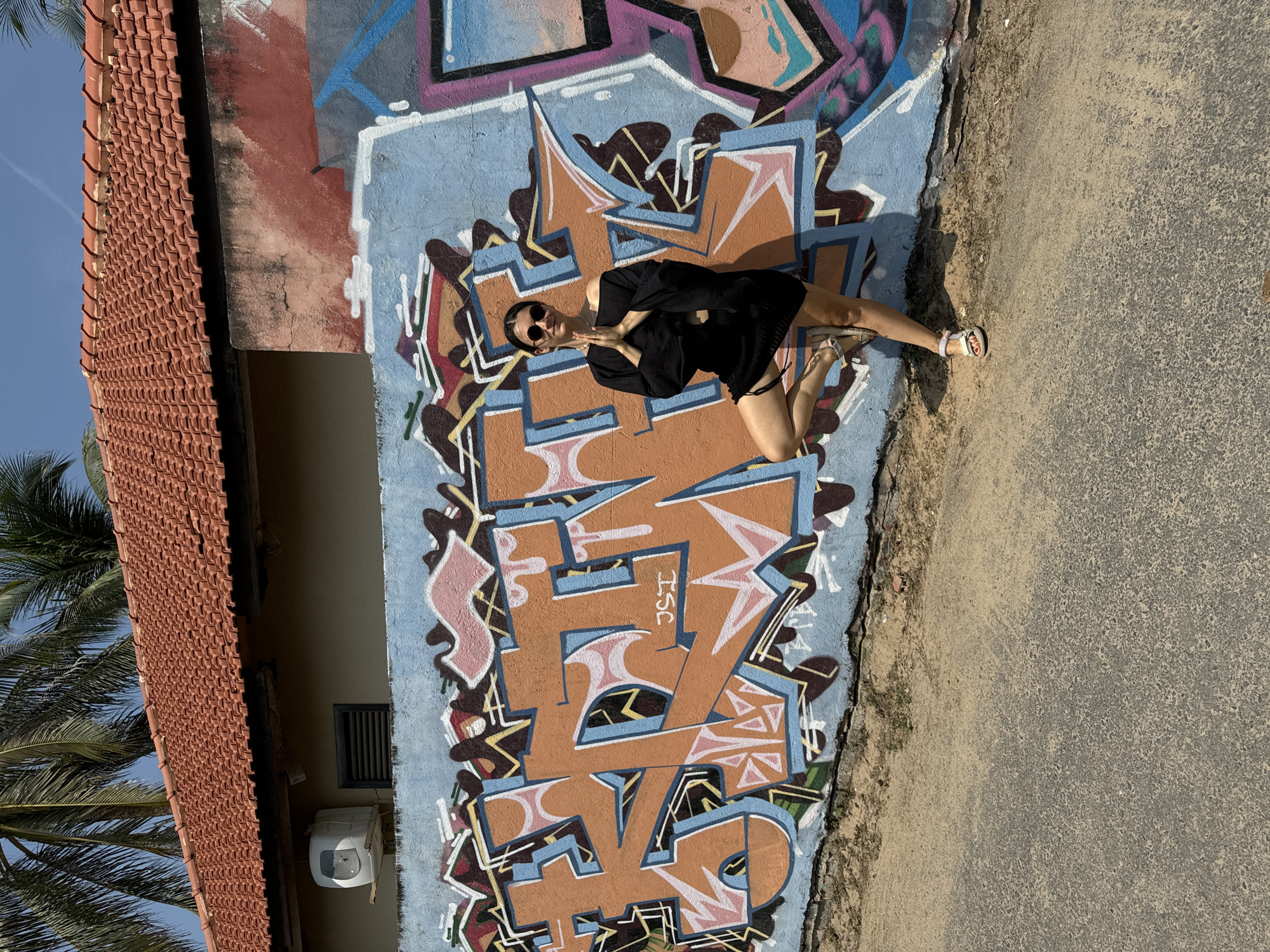 Street art and daily life documented in Mũi Né