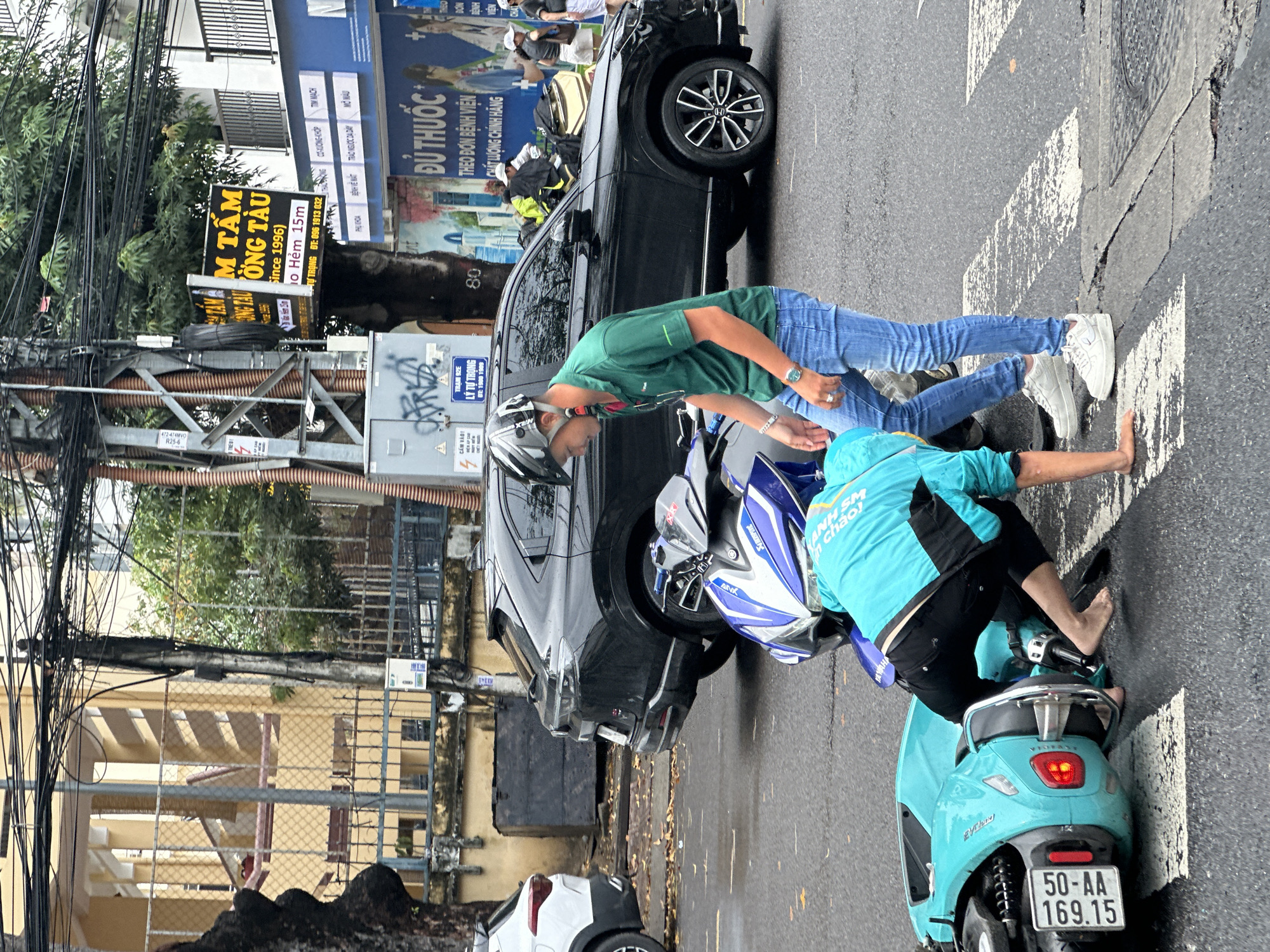 Early morning street life documented across Nha Trang Ward