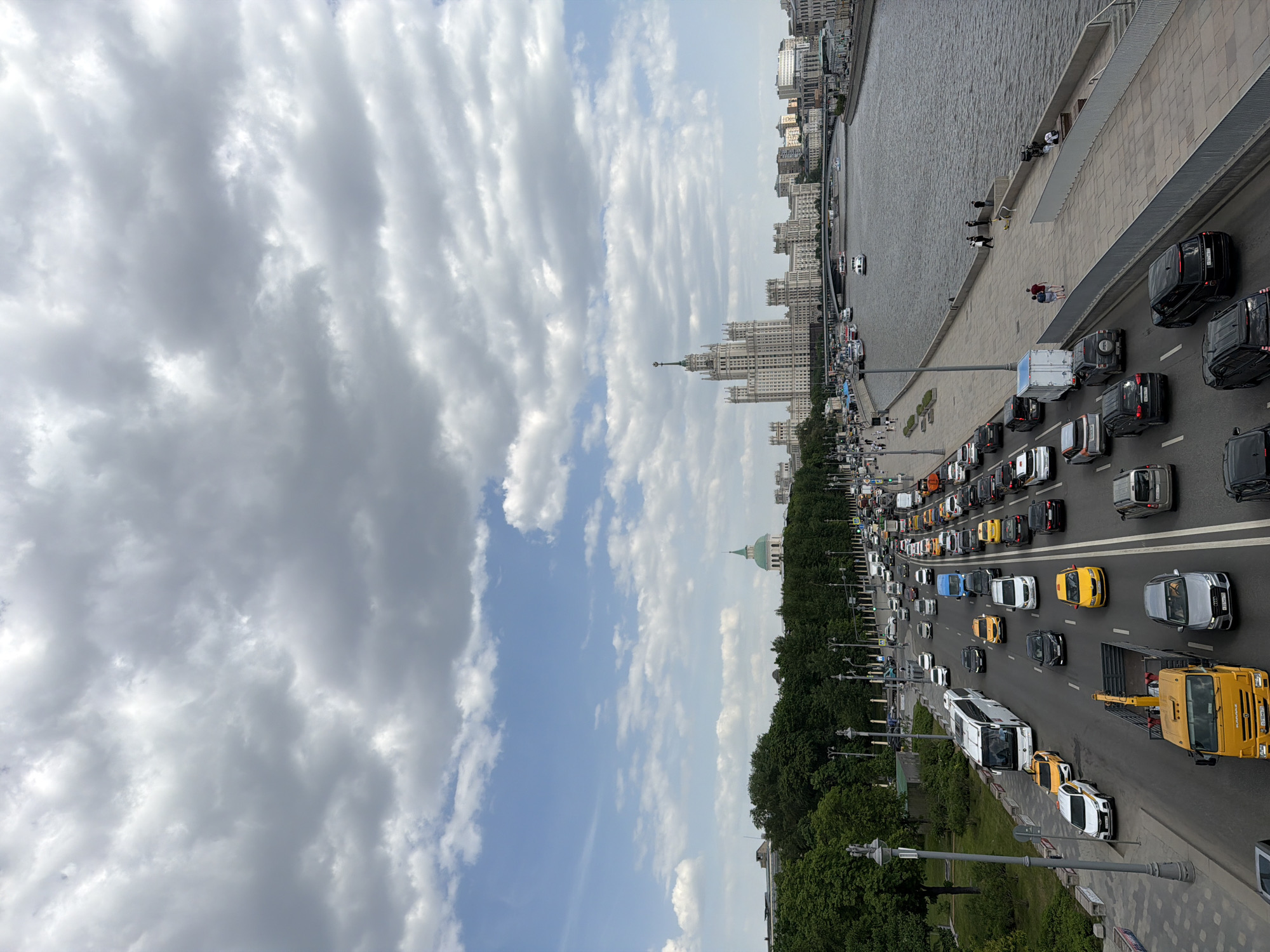 Heavy traffic reported near Moscow's Kotelnicheskaya Embankment Building