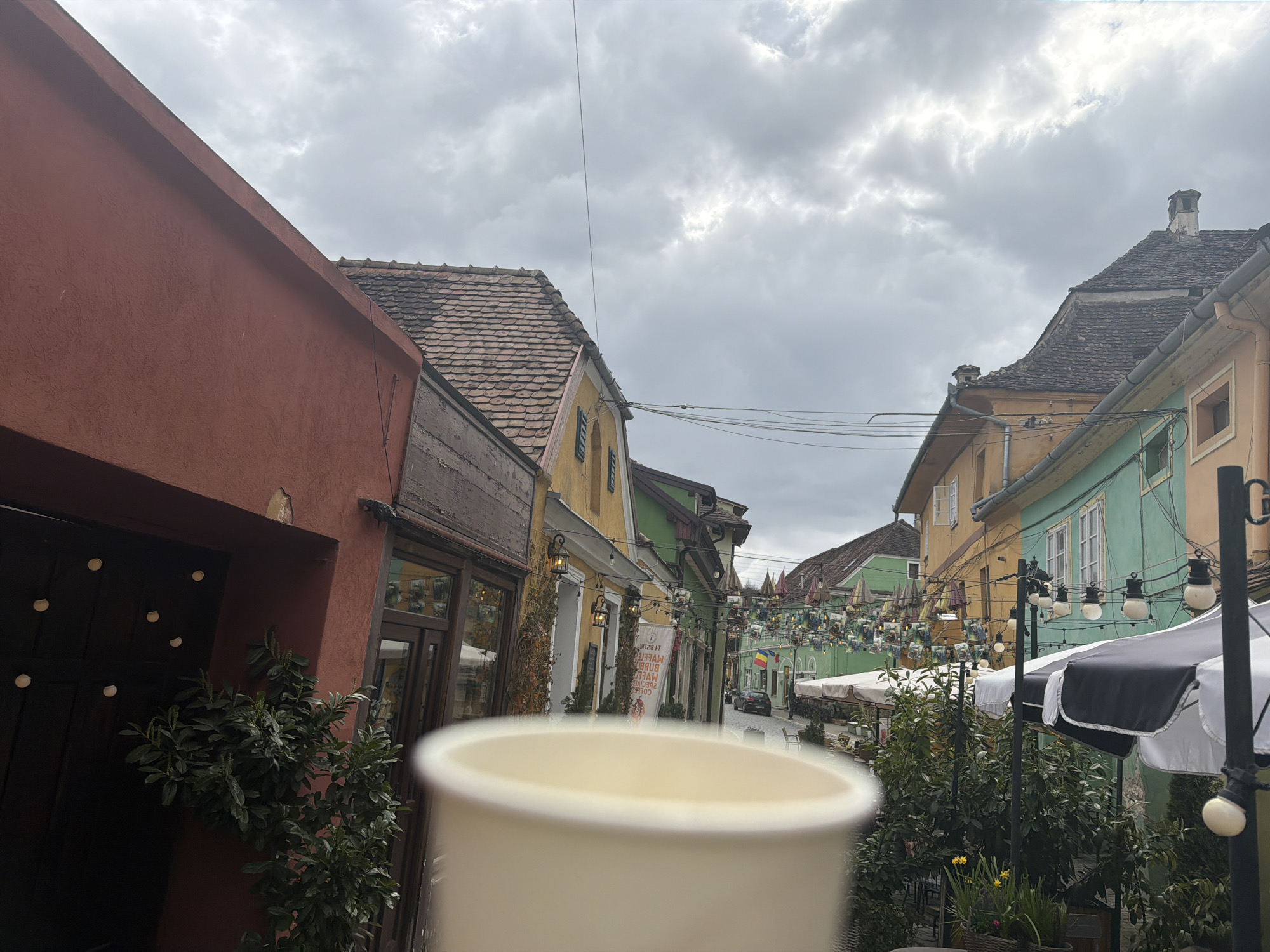 Tourist captures scenic tour of medieval Sighișoara citadel
