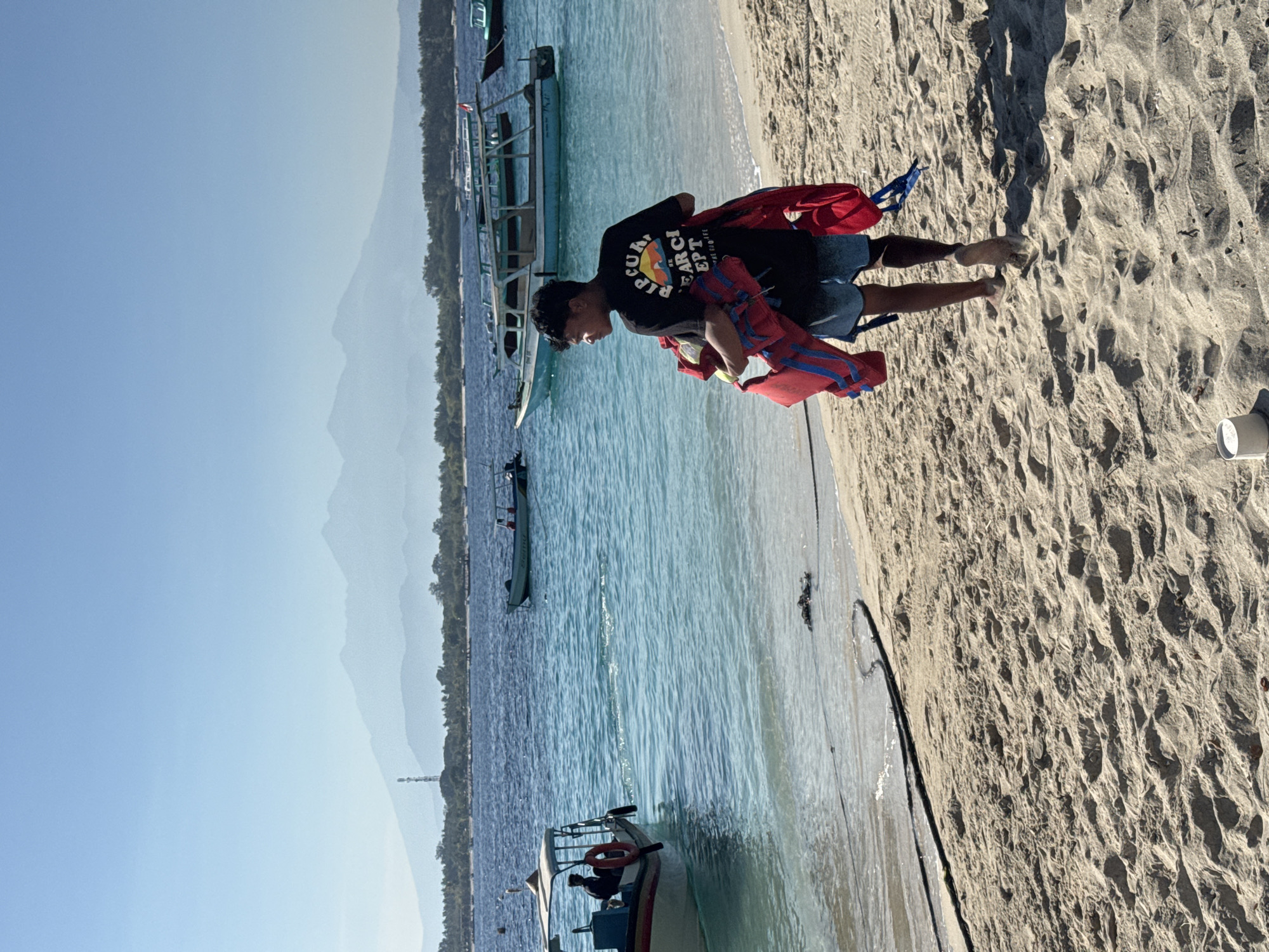 Gili Trawangan beach: boats, loungers, and café life