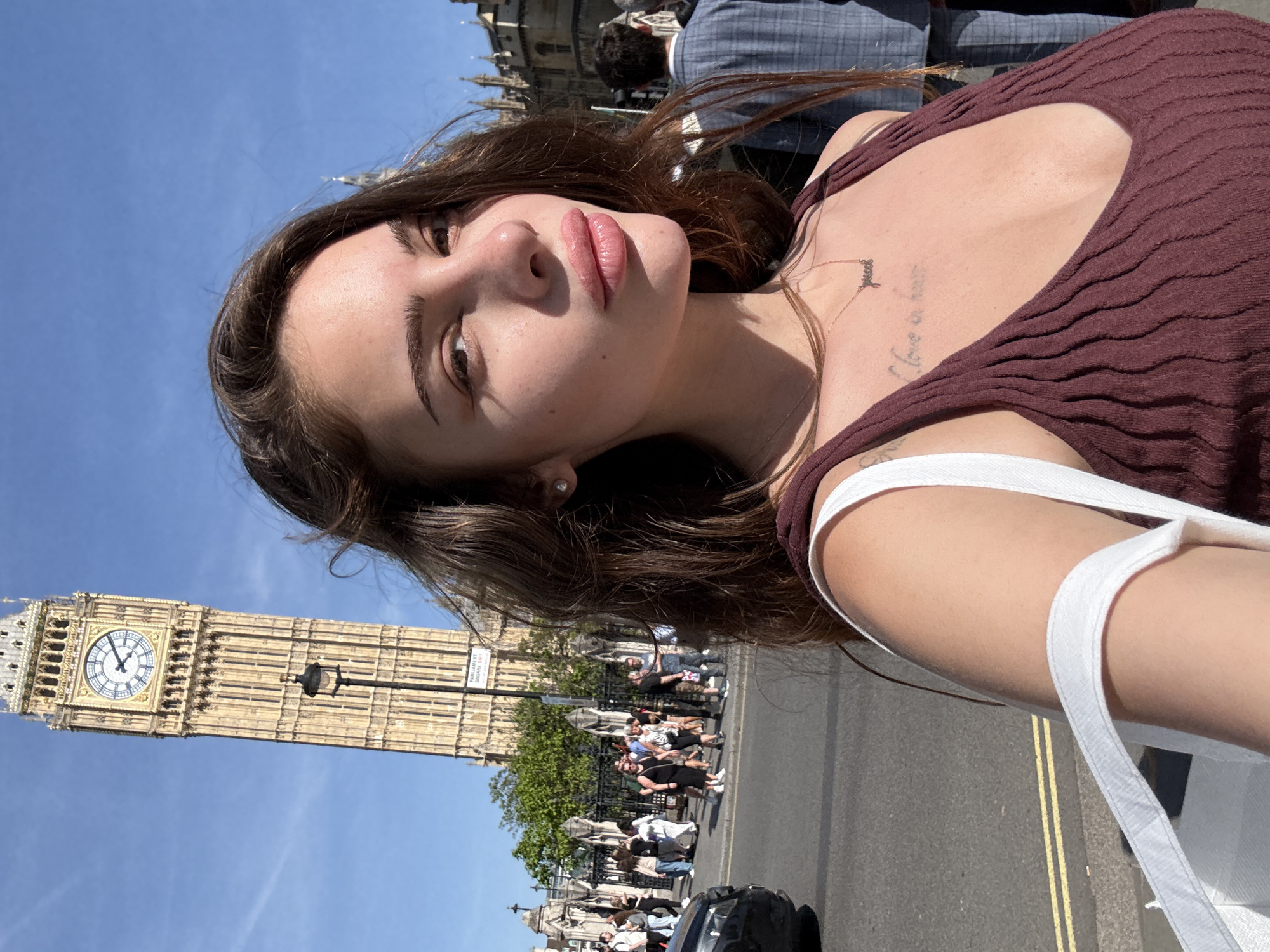 Tourist selfies and street performers at Big Ben