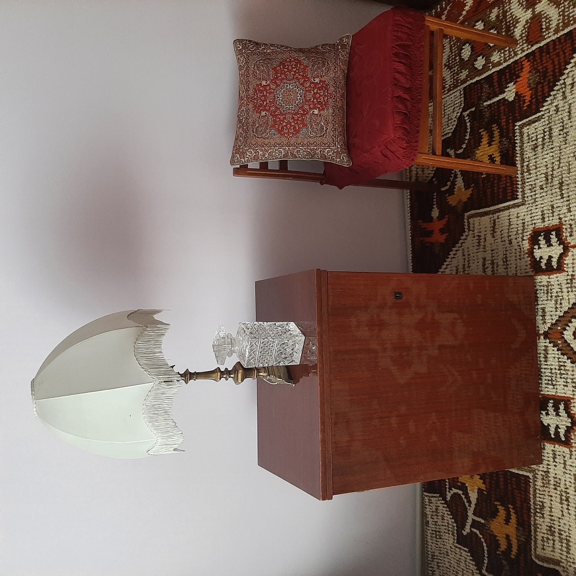Detailed look around a cozy, eclectic decorated interior