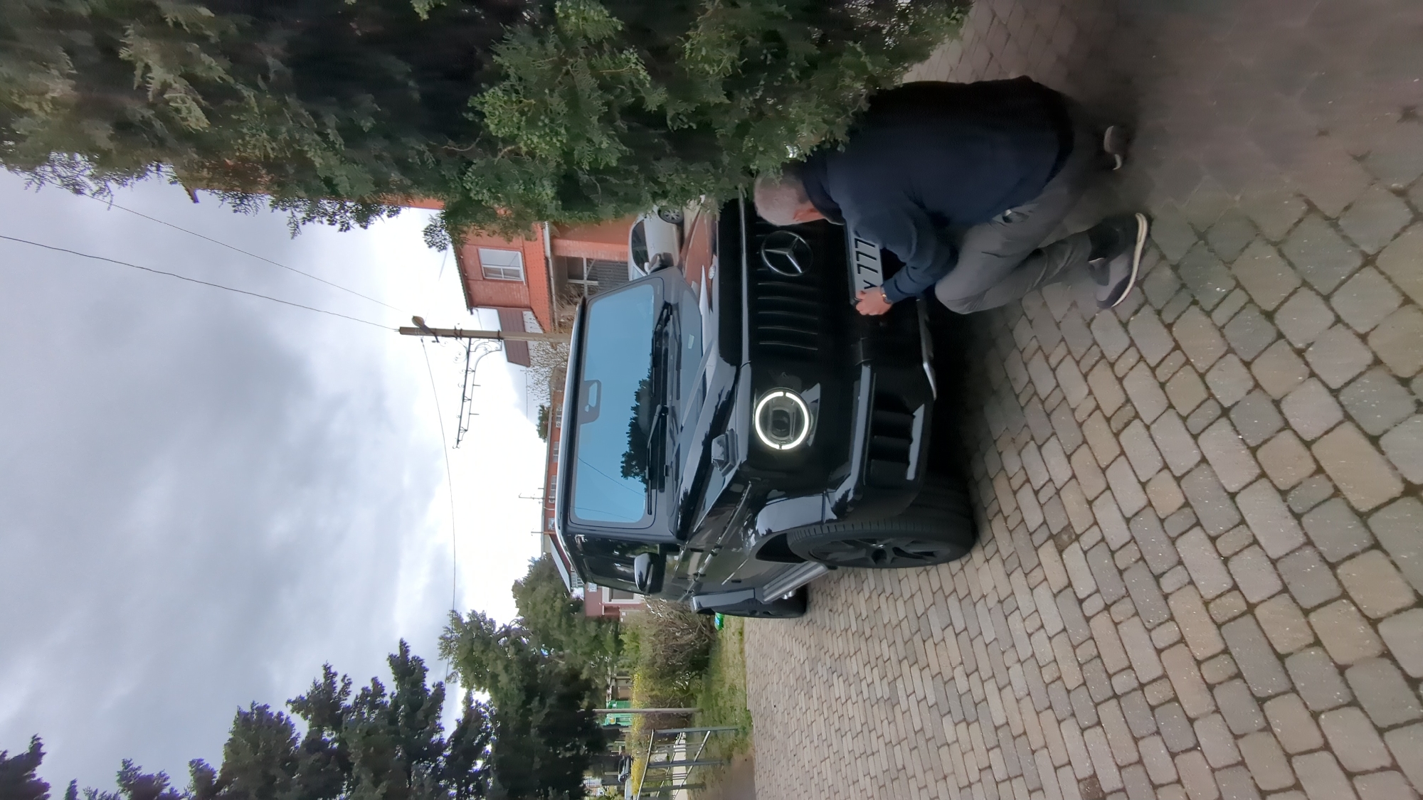 Vehicle registration activity observed in Gelendzhik residential area