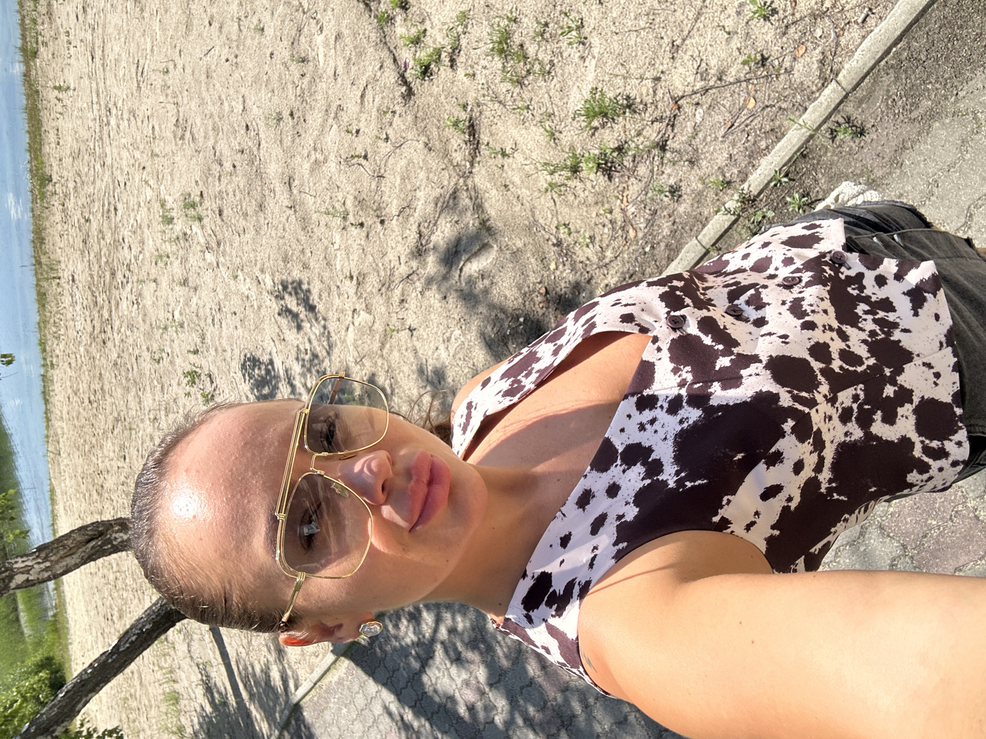 Morning at Duvankul' lake: paddleboard, docks, and lakeside selfies