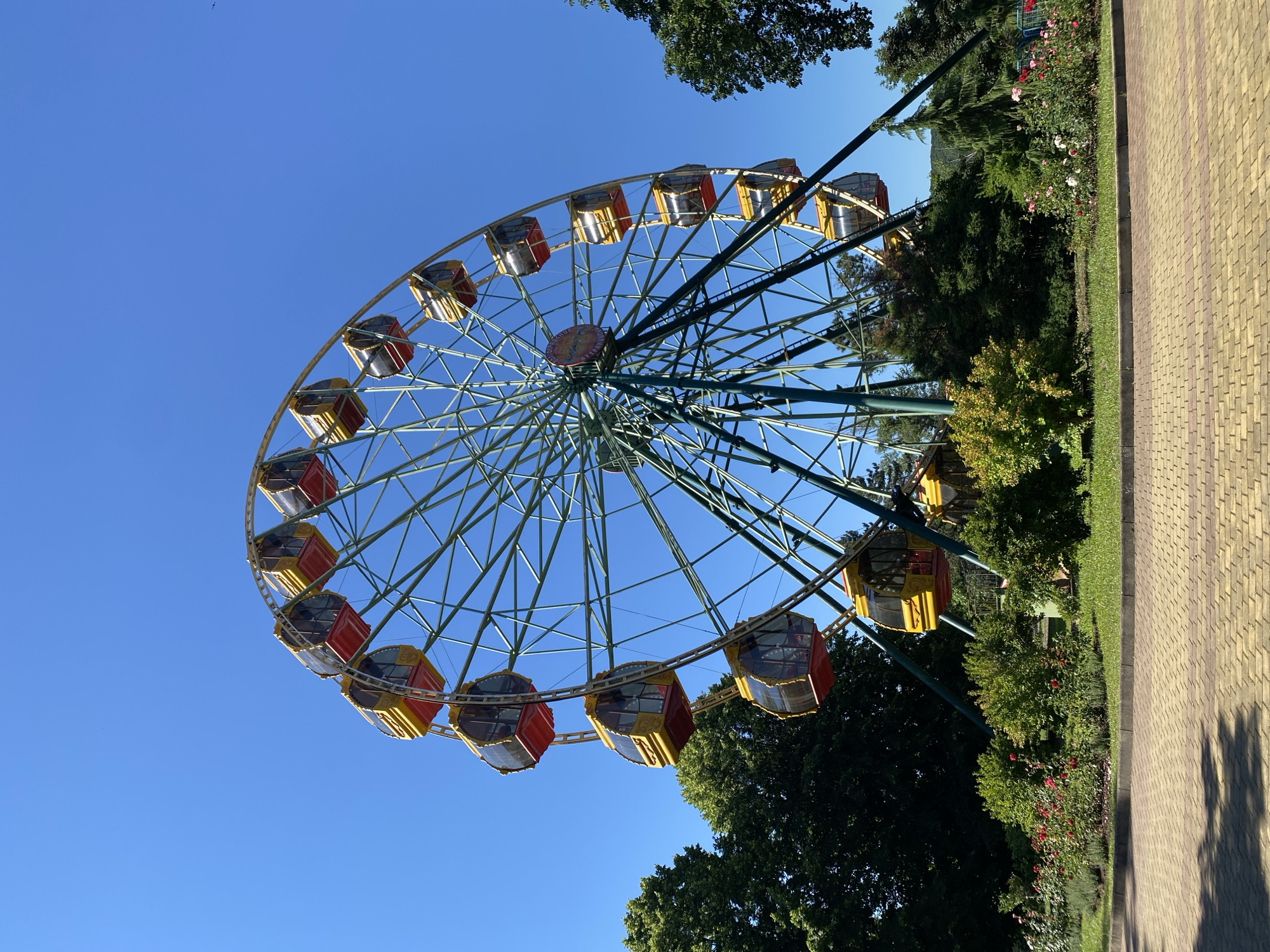 Morning stroll through Maykop's Gorpark, summer 2026