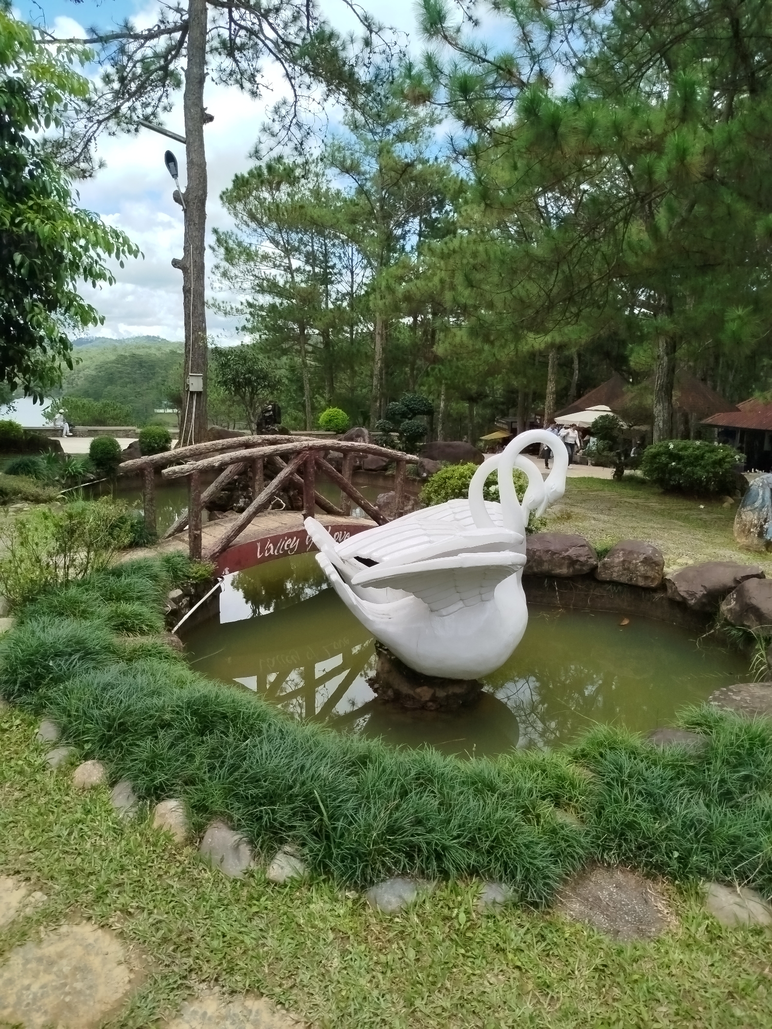 Exploring the sculptures and gardens of Đà Lạt's Lâm Viên park