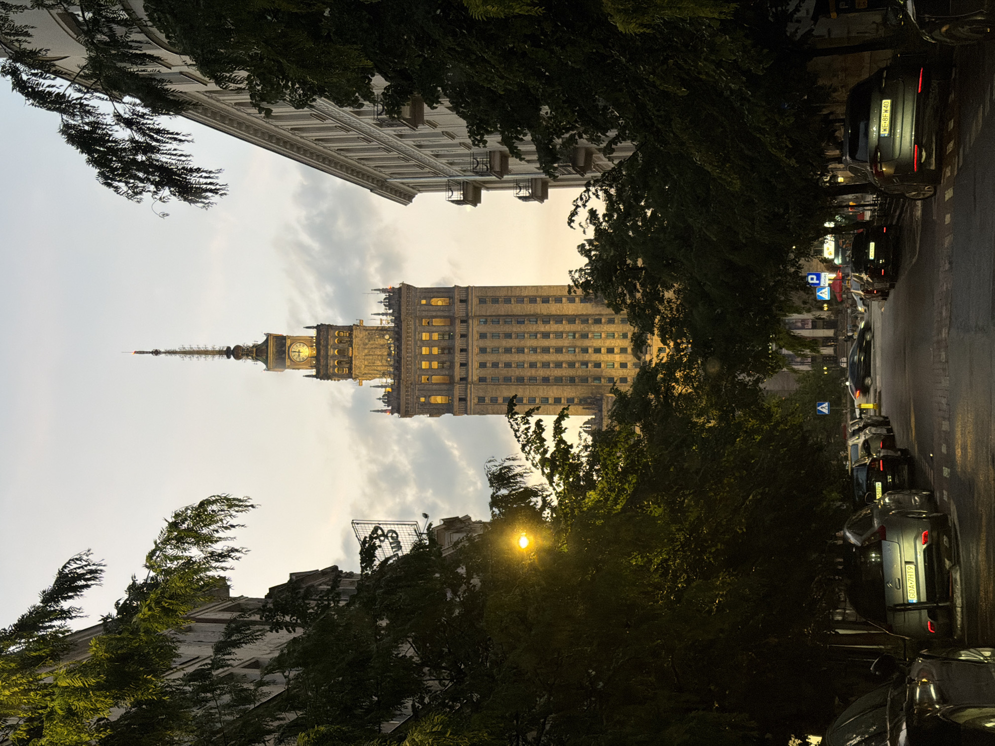 Warsaw Palace views and bathroom selfies documented by witness