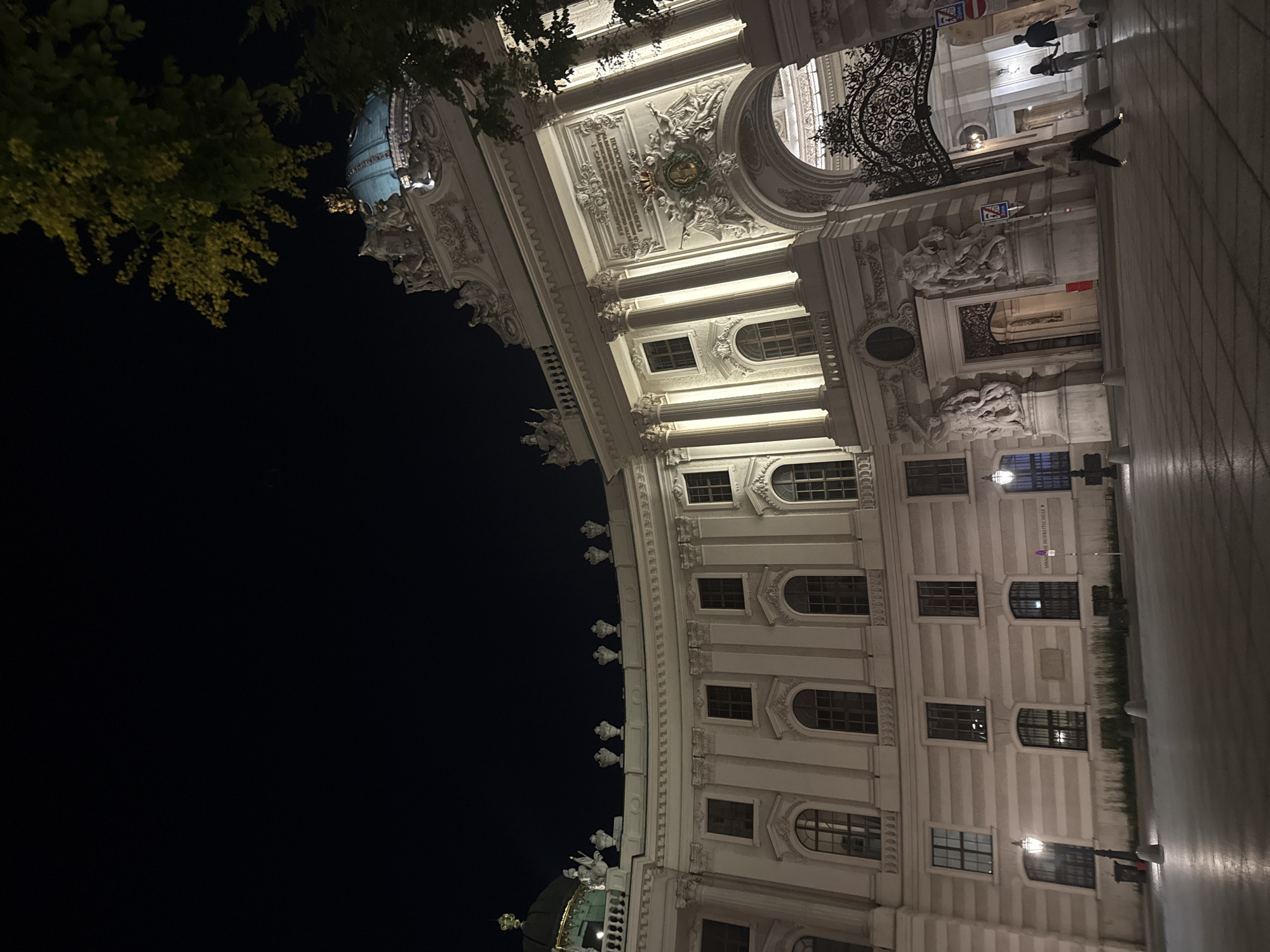 Night walk through Vienna's historic center, Hofburg to Peterskirche