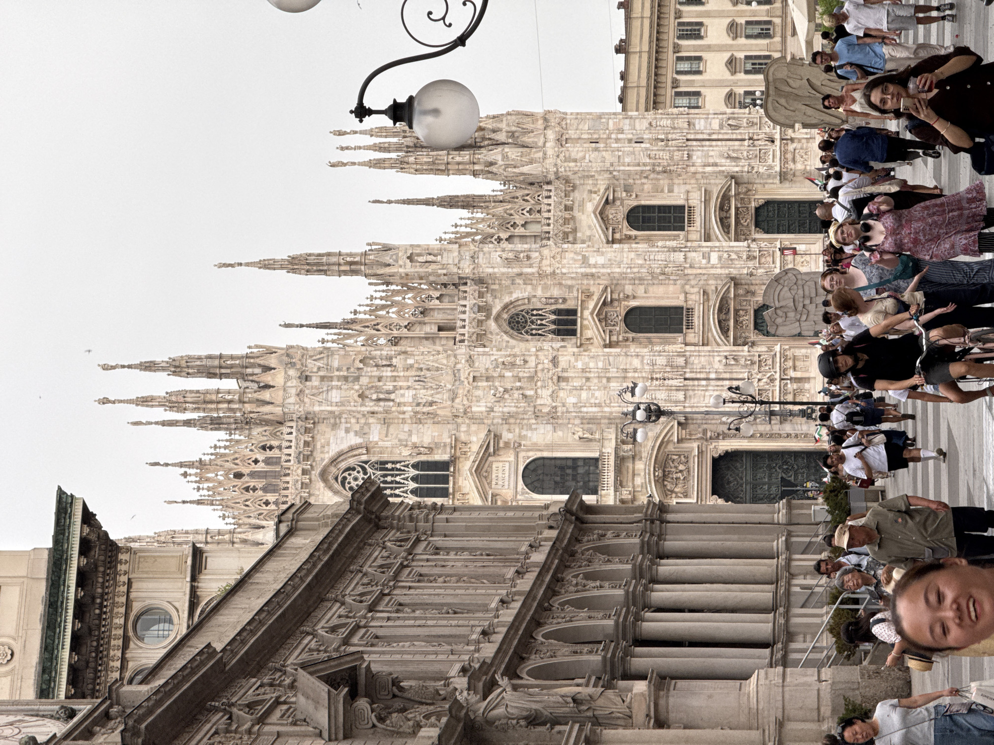 Pro-Palestinian rally fills Milan's Piazza del Duomo