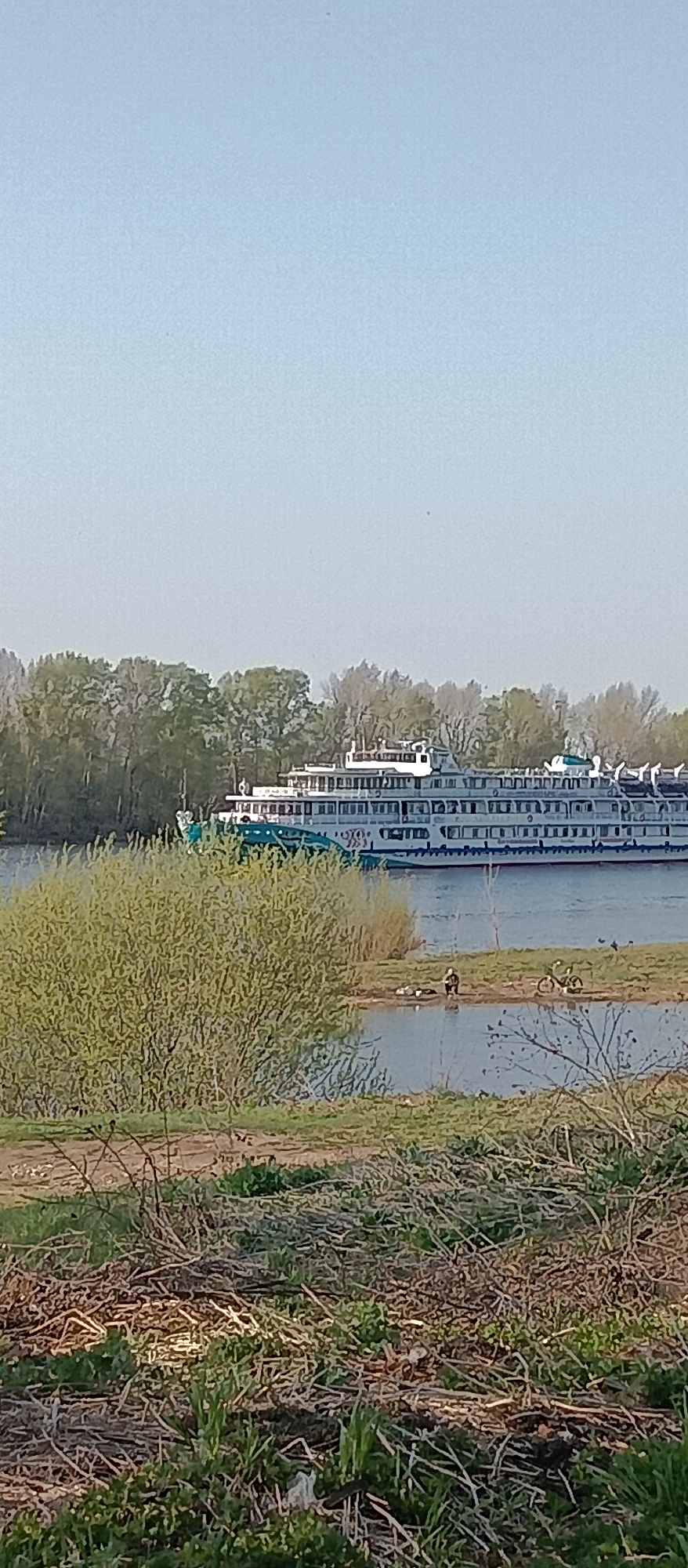 Witness captures popsicles, cats, riverboat in 31-minute rural sequence