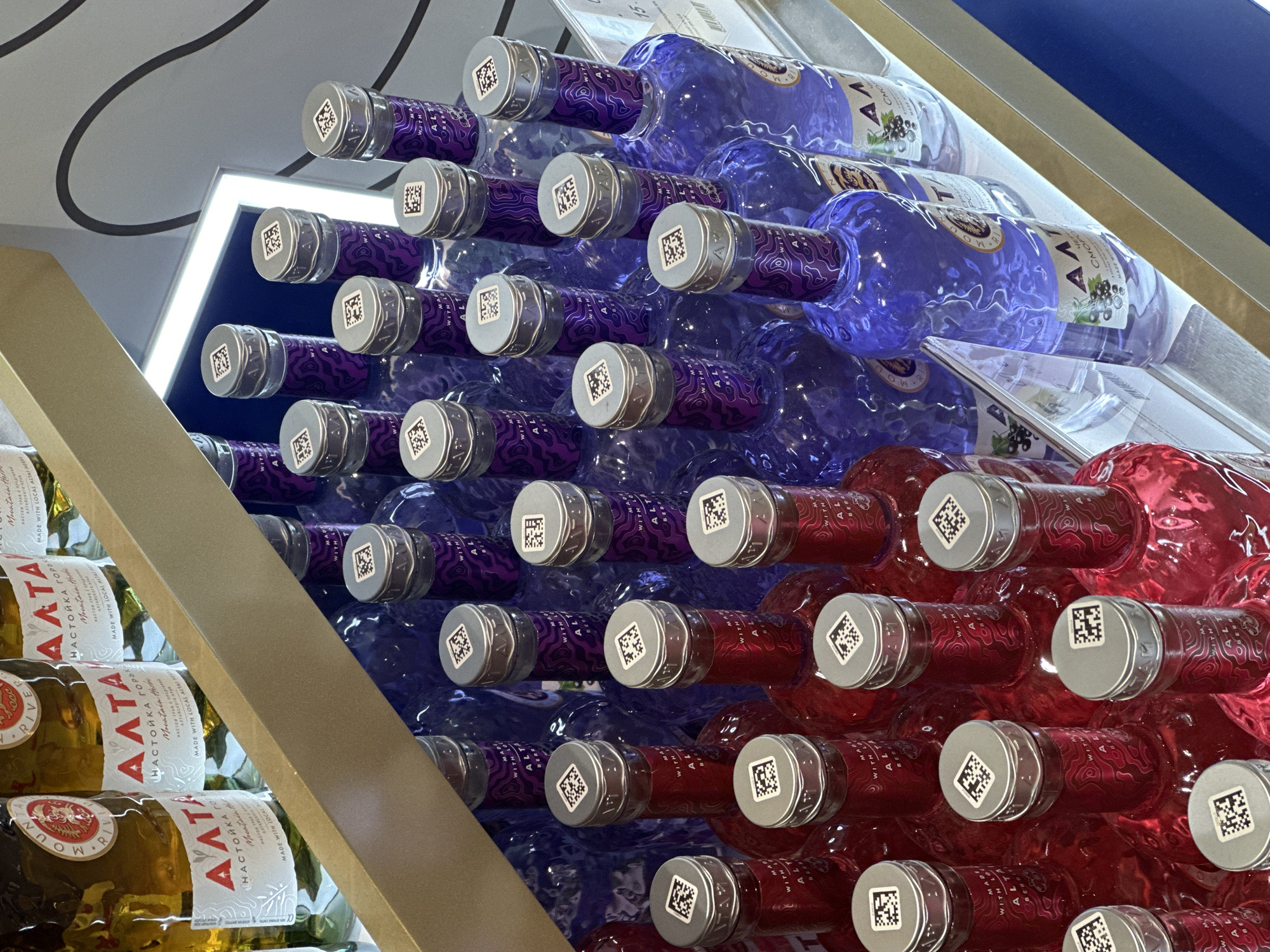 Traditional Russian souvenirs and alcohol displays spotted in Khimki stores