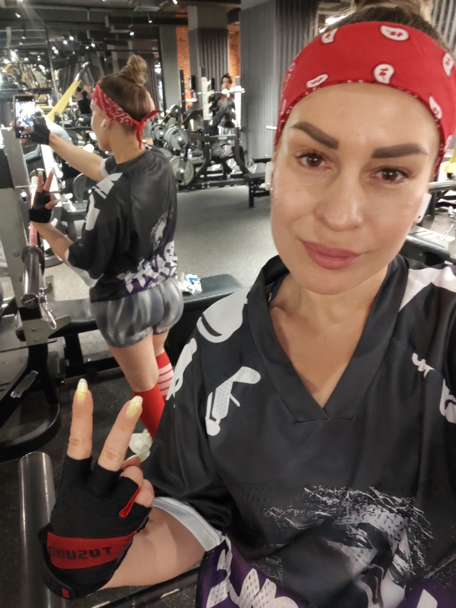 Gym session in Almaty with consistent workout fit throughout