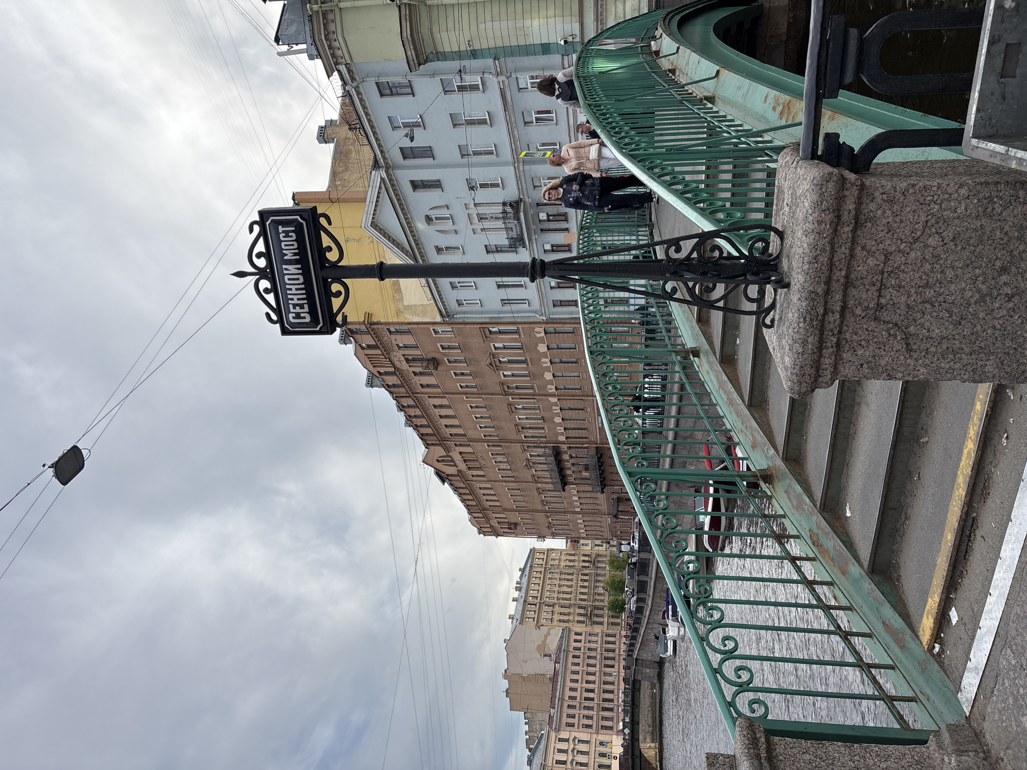 Witness documents Saint Petersburg street scenes during overcast afternoon