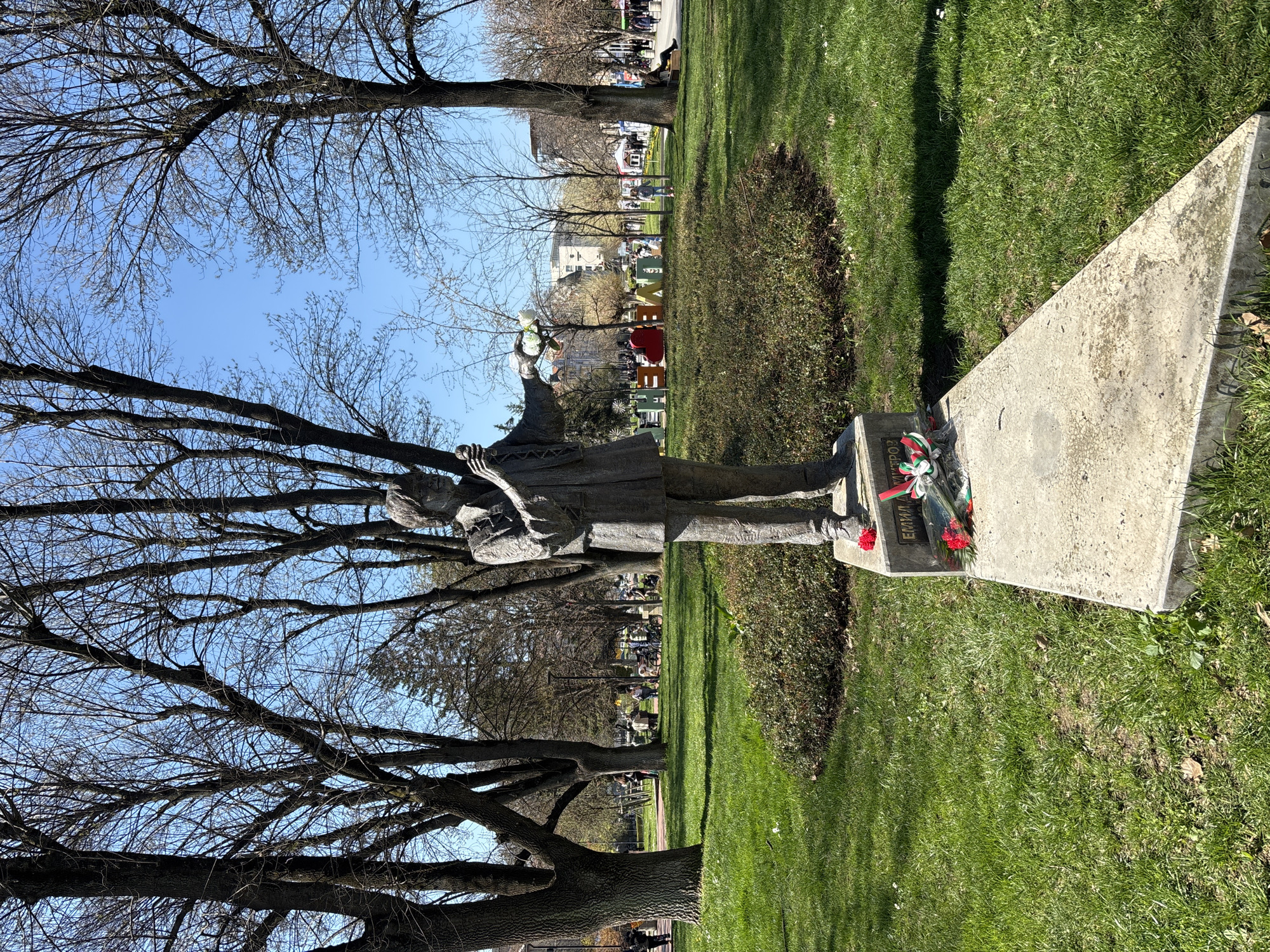 Sunday afternoon leisure activity observed at Pleven park