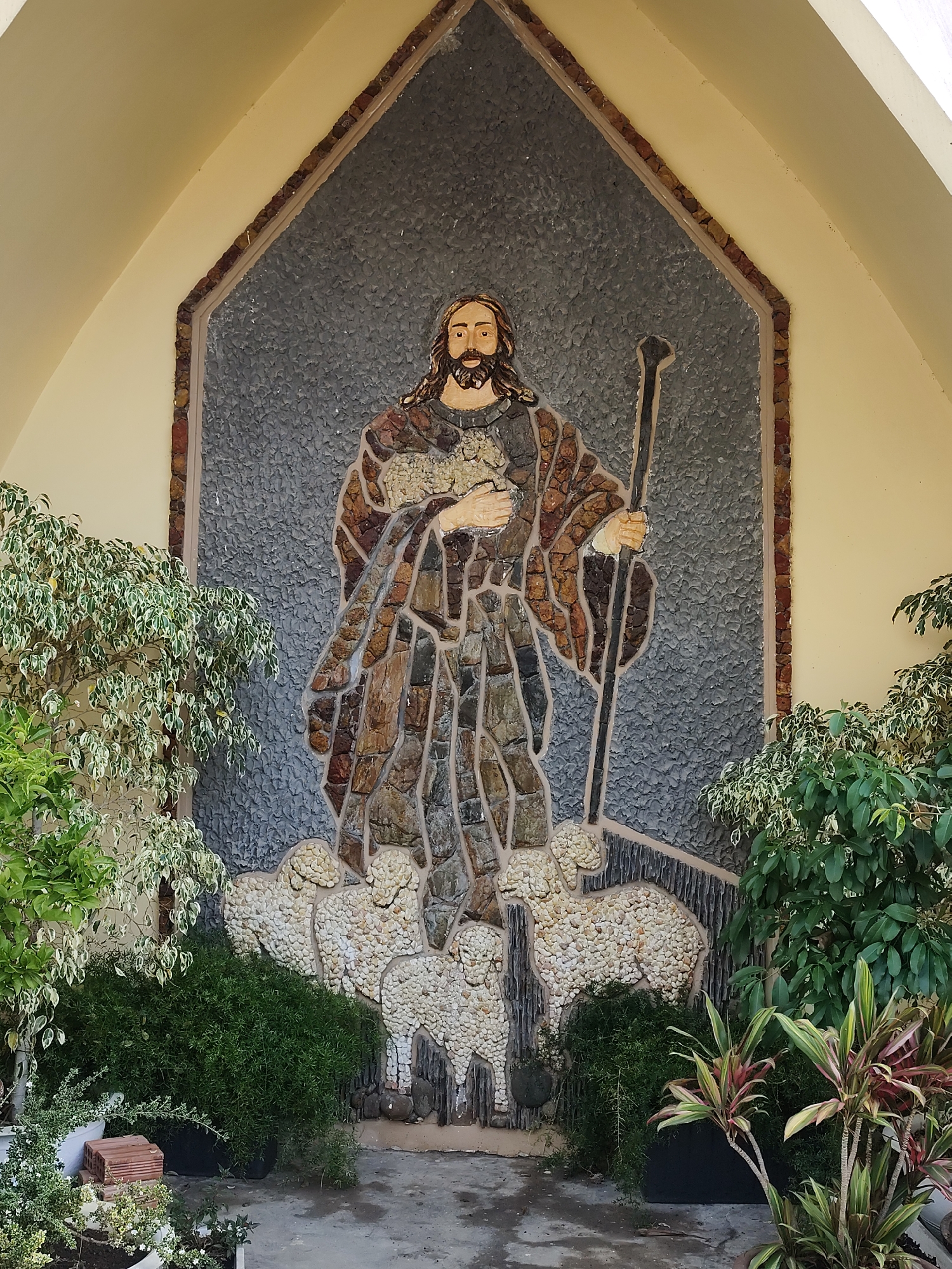 Da Lat architectural tour captures churches, temples, colorful buildings