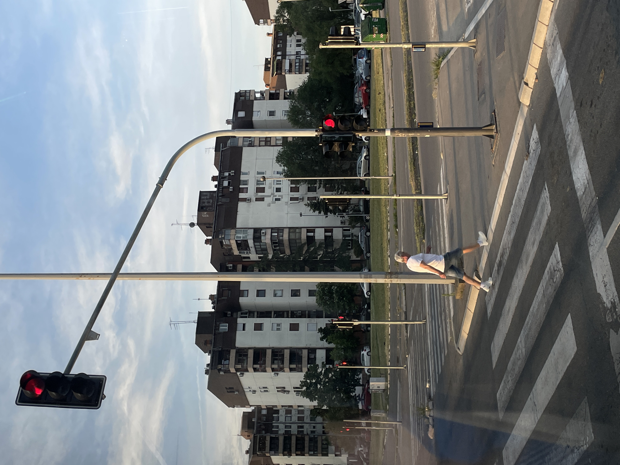 Morning street scenes documented across Belgrade intersections