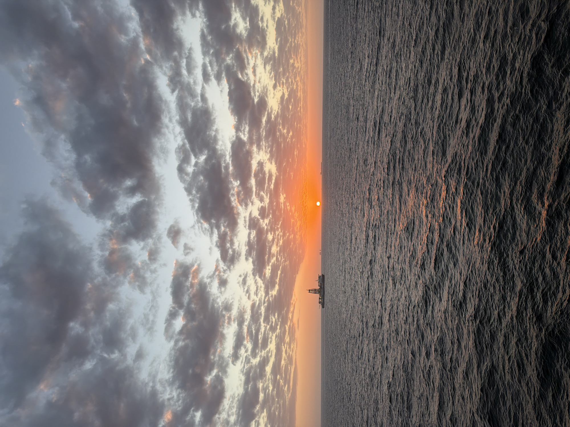 Gulf sunset captured in 30 images over 8 minutes