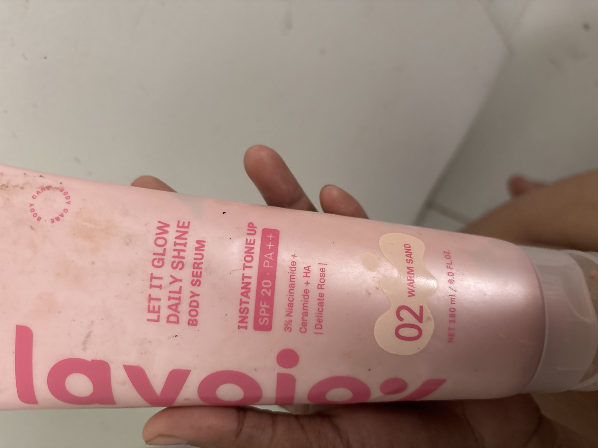 Jakarta resident shares quiet evening moments with cat, beauty routine