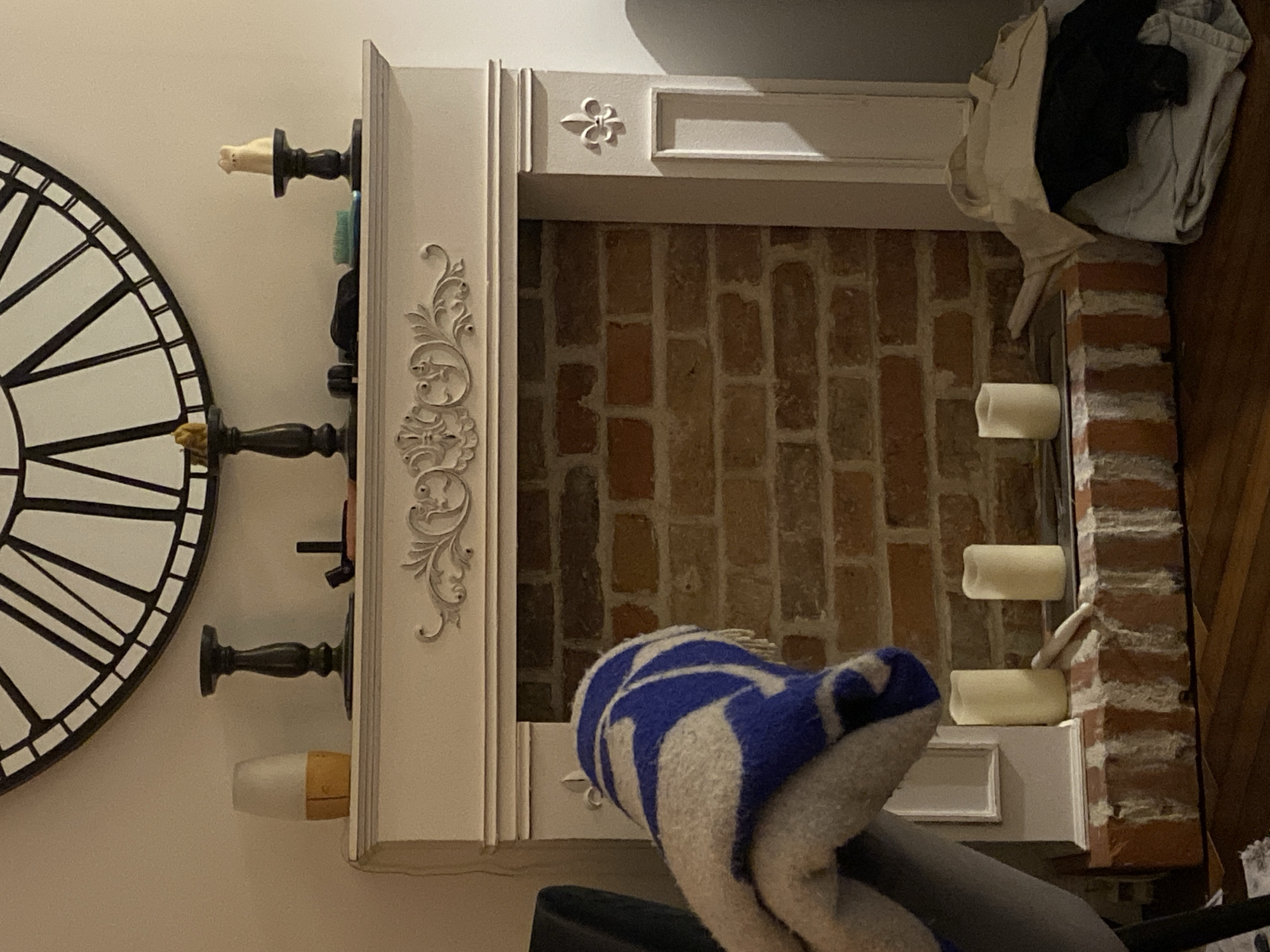 Cozy Warsaw apartment: fireplace, fairy lights, plush toys, gaming setup