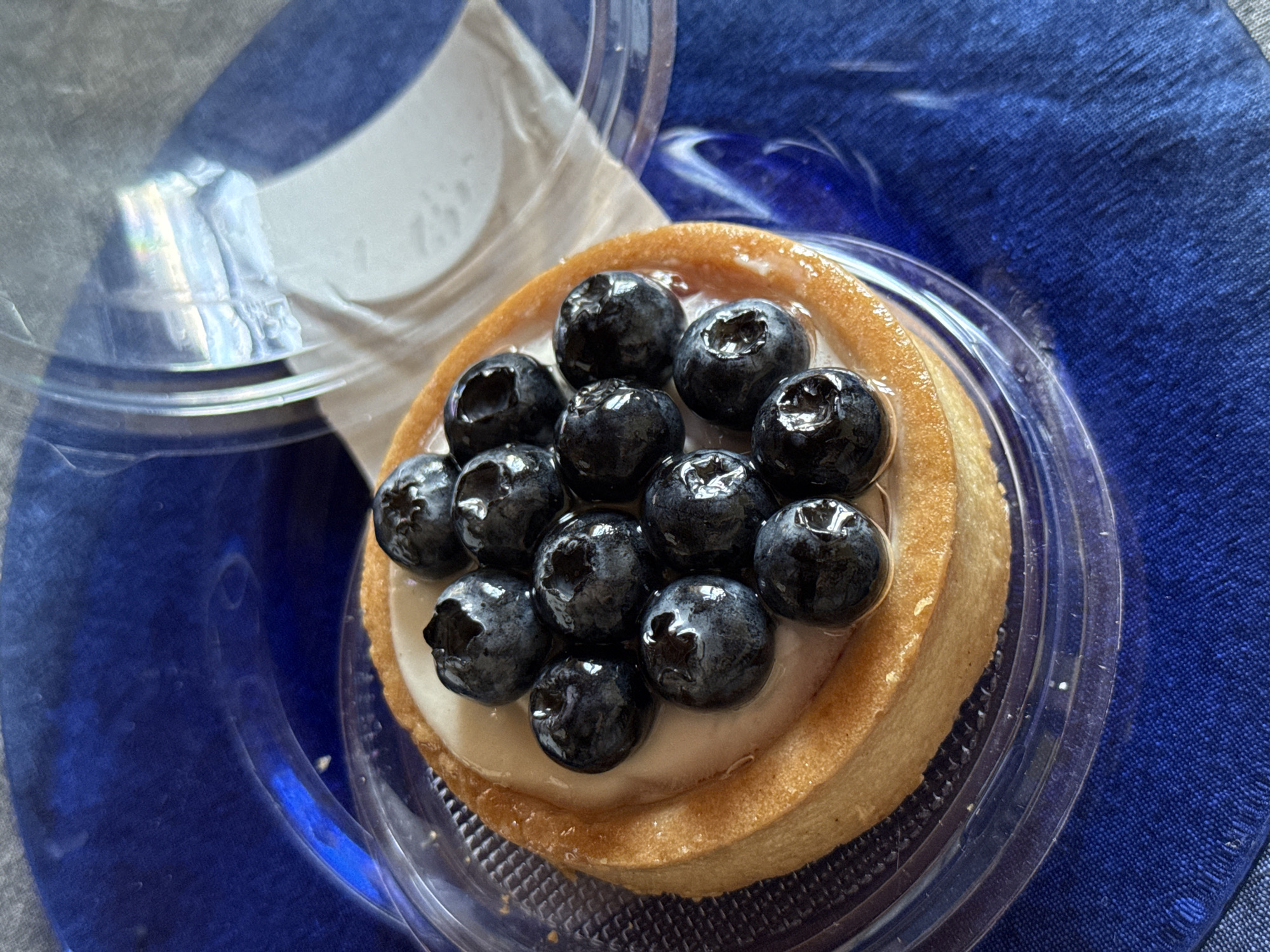 Morning moments: blueberry tart and bedroom mirror selfie in Reutov