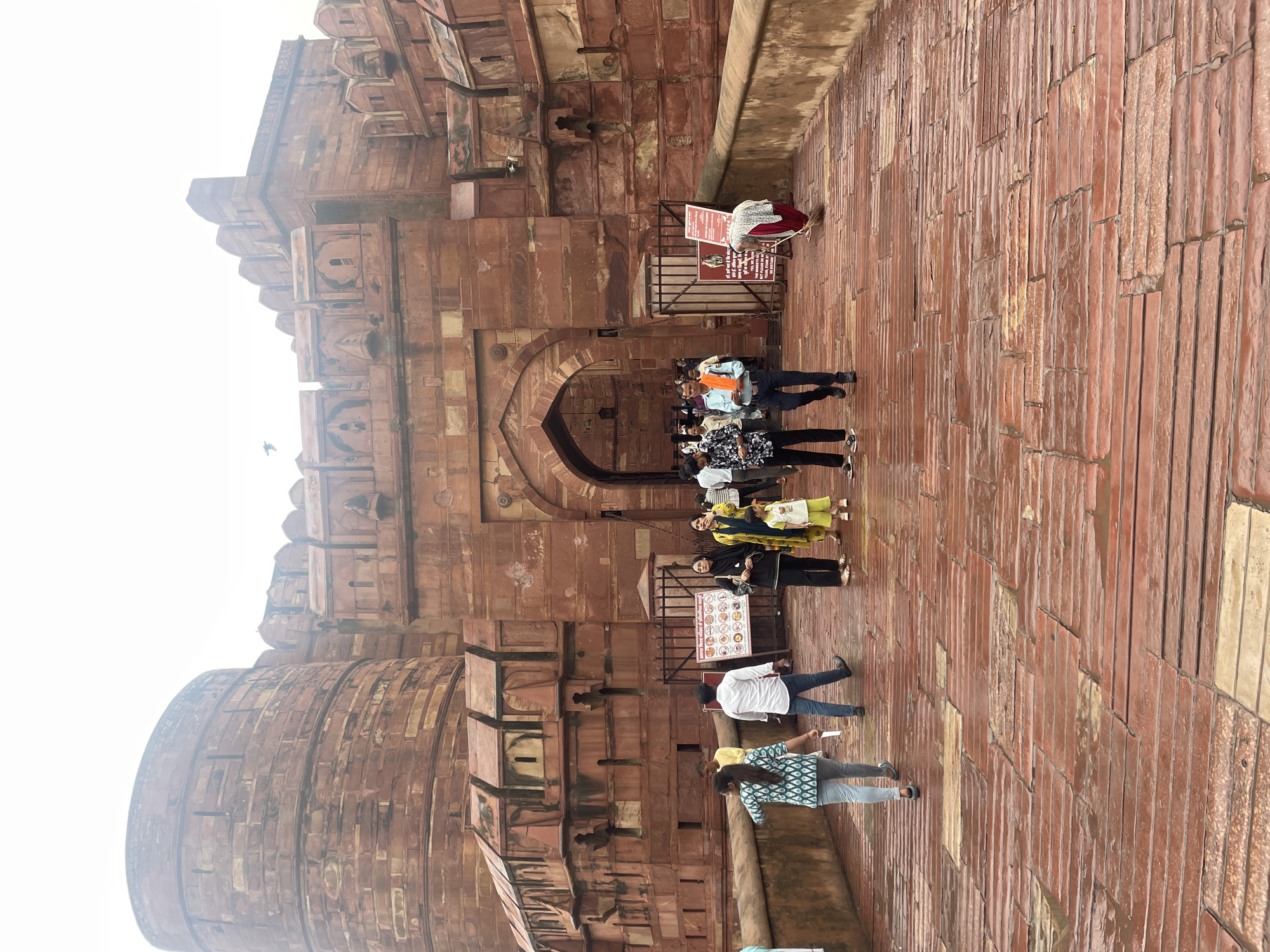 Rainy morning visit to Agra Fort and its surroundings