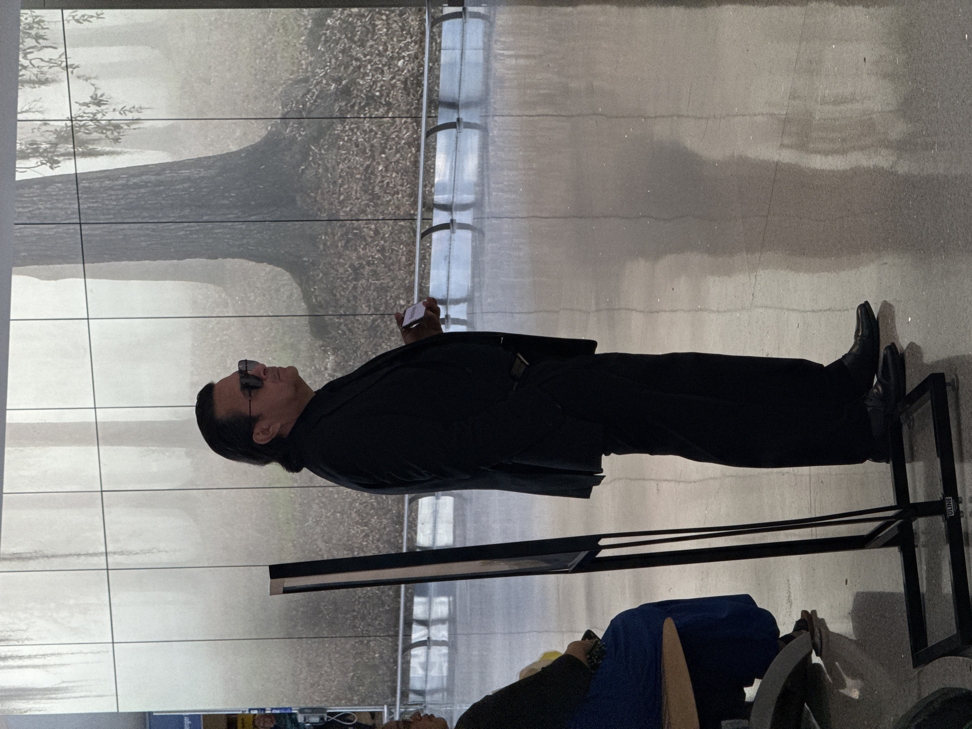 Suited man spotted at Kenner airport terminal
